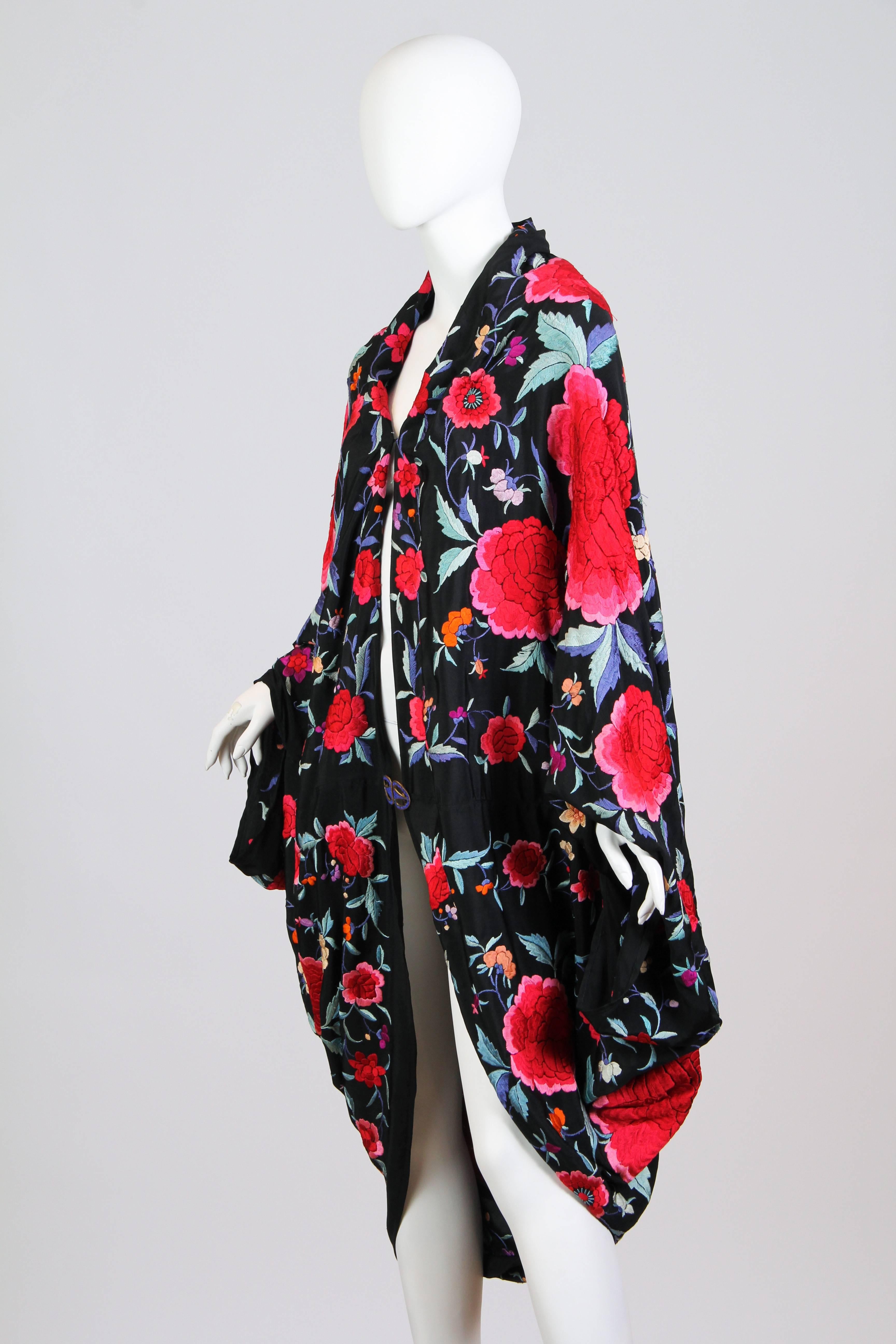 Chinese Embroidered Silk Cocoon Coat In Excellent Condition In New York, NY
