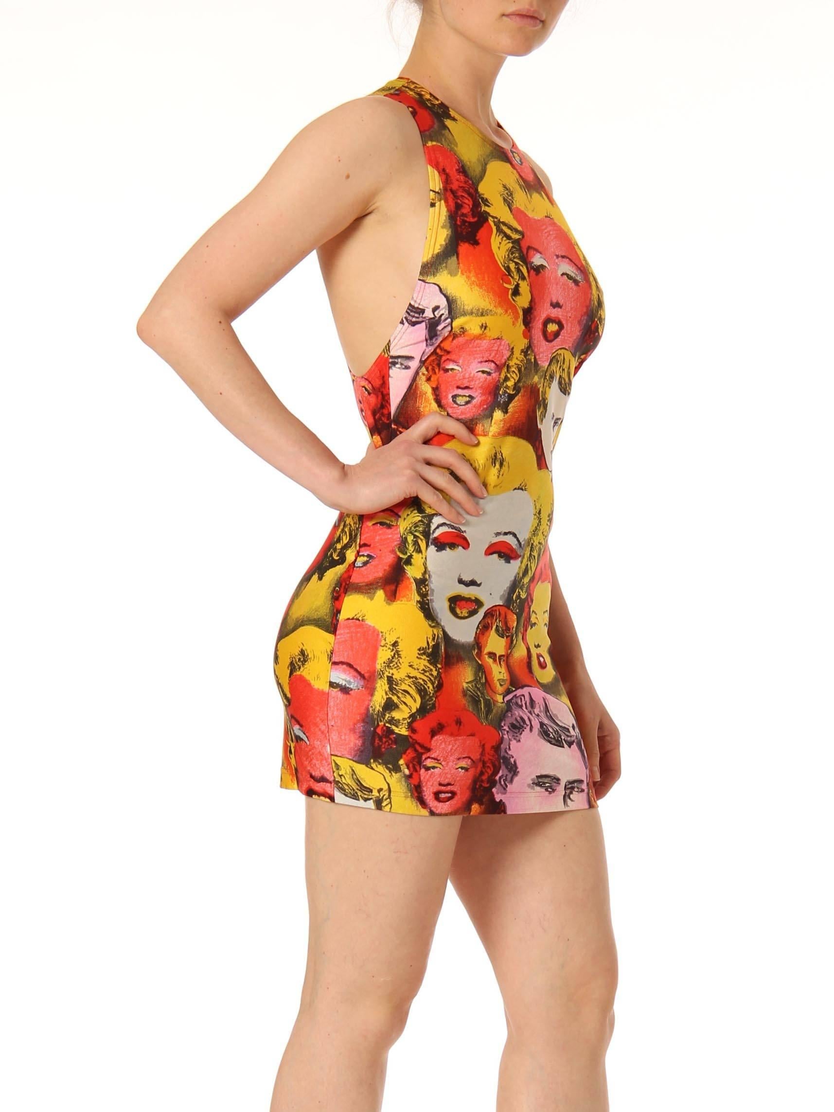 Orange GIANNI VERSACE Nouveauté emblématique en jersey polyester/lycra rouge et jaune, Marilyn Monroe, années 1990 en vente