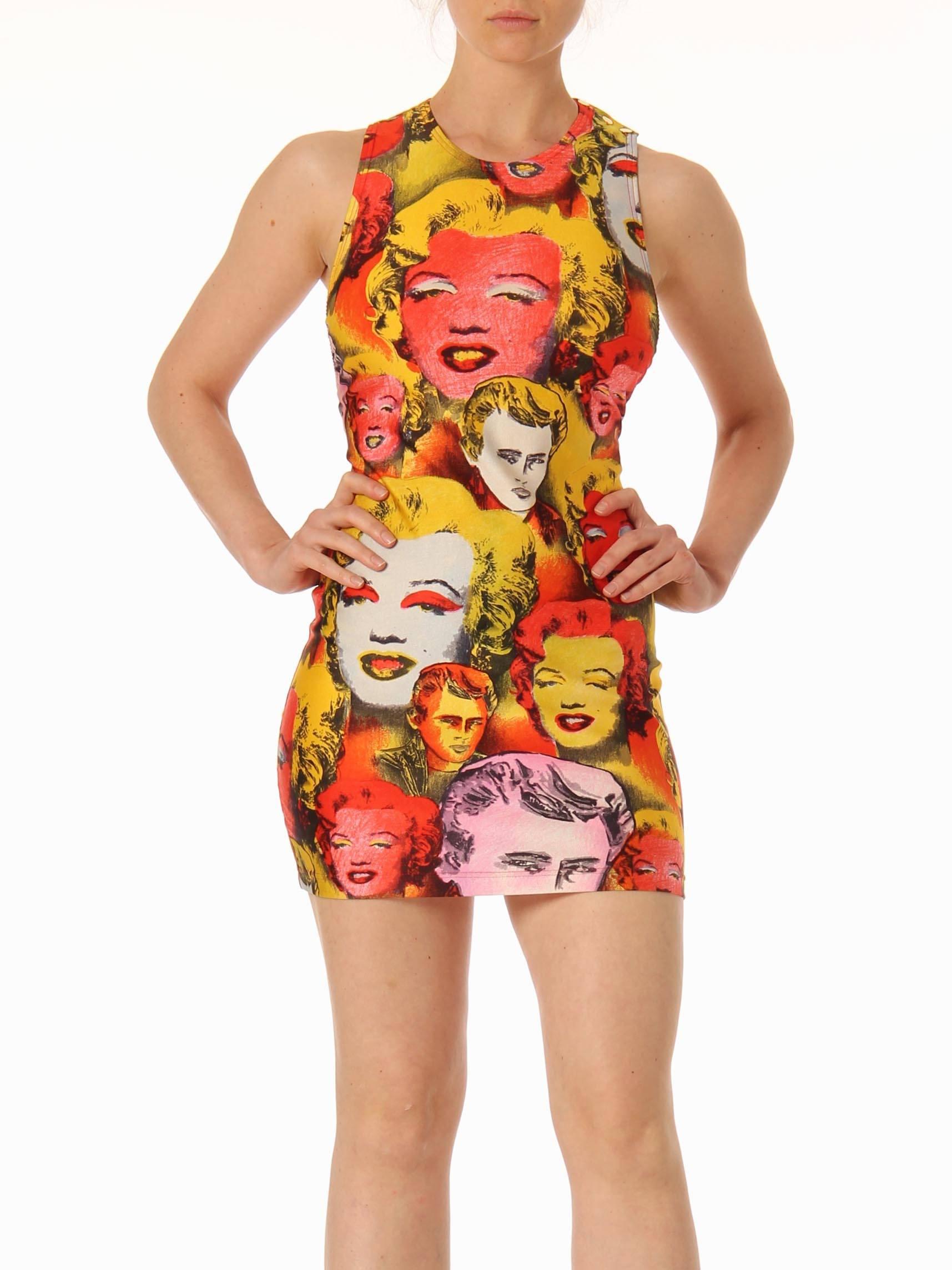 1990S GIANNI VERSACE Rouge & Jaune Poly/Lycra Jersey Iconique Novelty Marilyn Monroe Print Robe Stretch