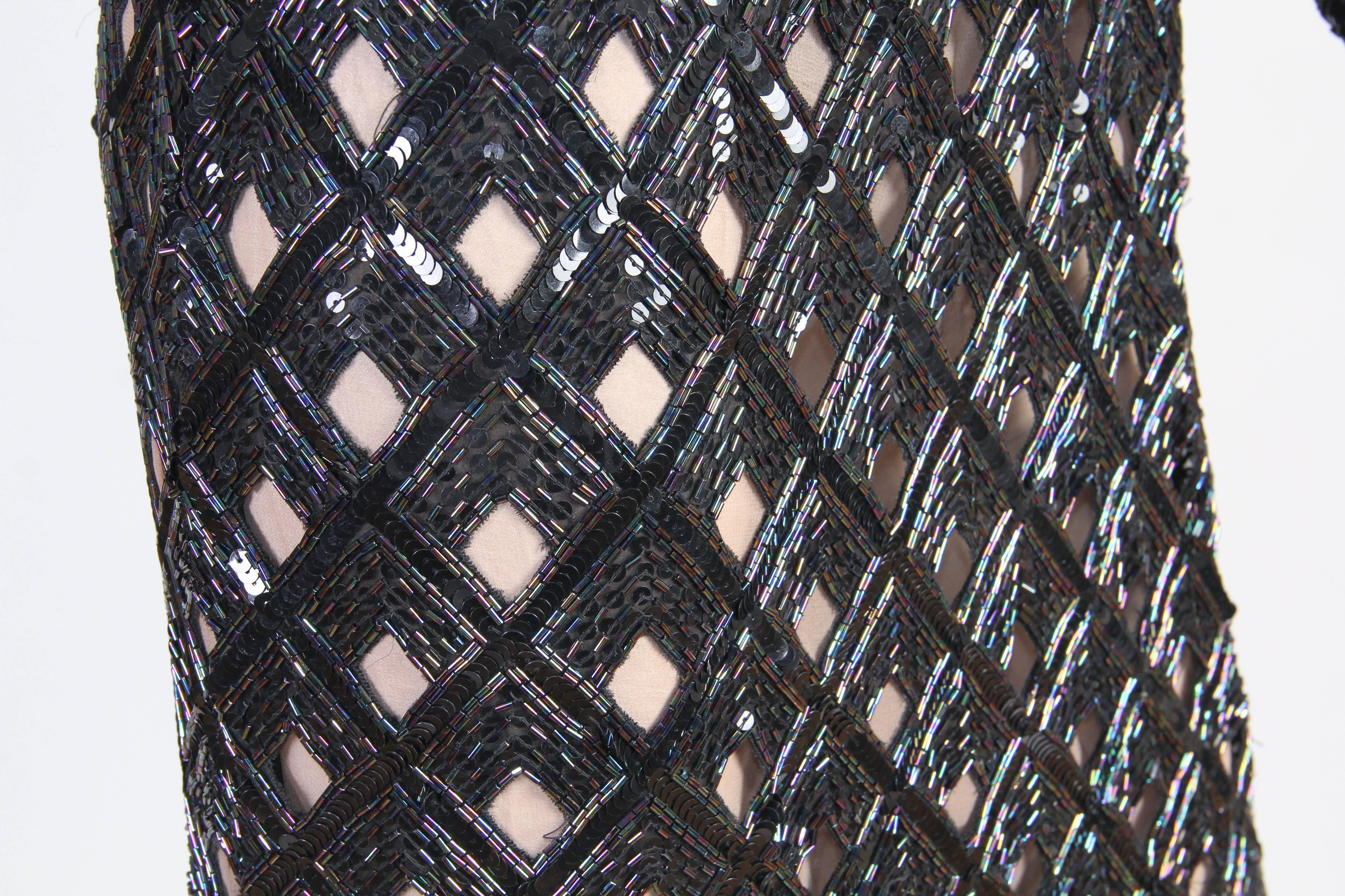 Schwarzes, perlenbesetztes, geometrisches, tief ausgeschnittenes, rückenfreies BOB MACKIE-Kleid aus Seide, 1970er Jahre im Angebot 6