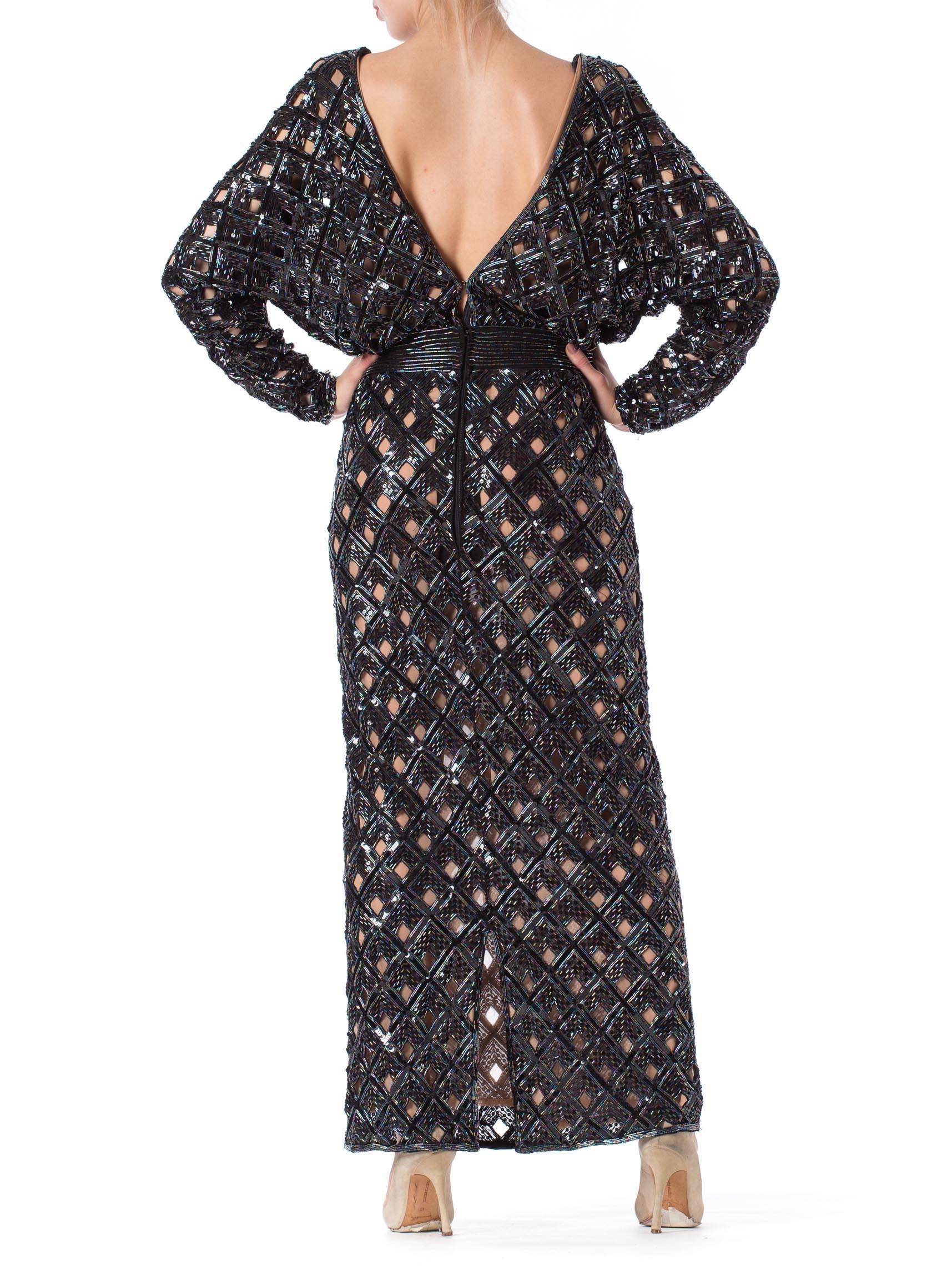 Schwarzes, perlenbesetztes, geometrisches, tief ausgeschnittenes, rückenfreies BOB MACKIE-Kleid aus Seide, 1970er Jahre im Angebot 2