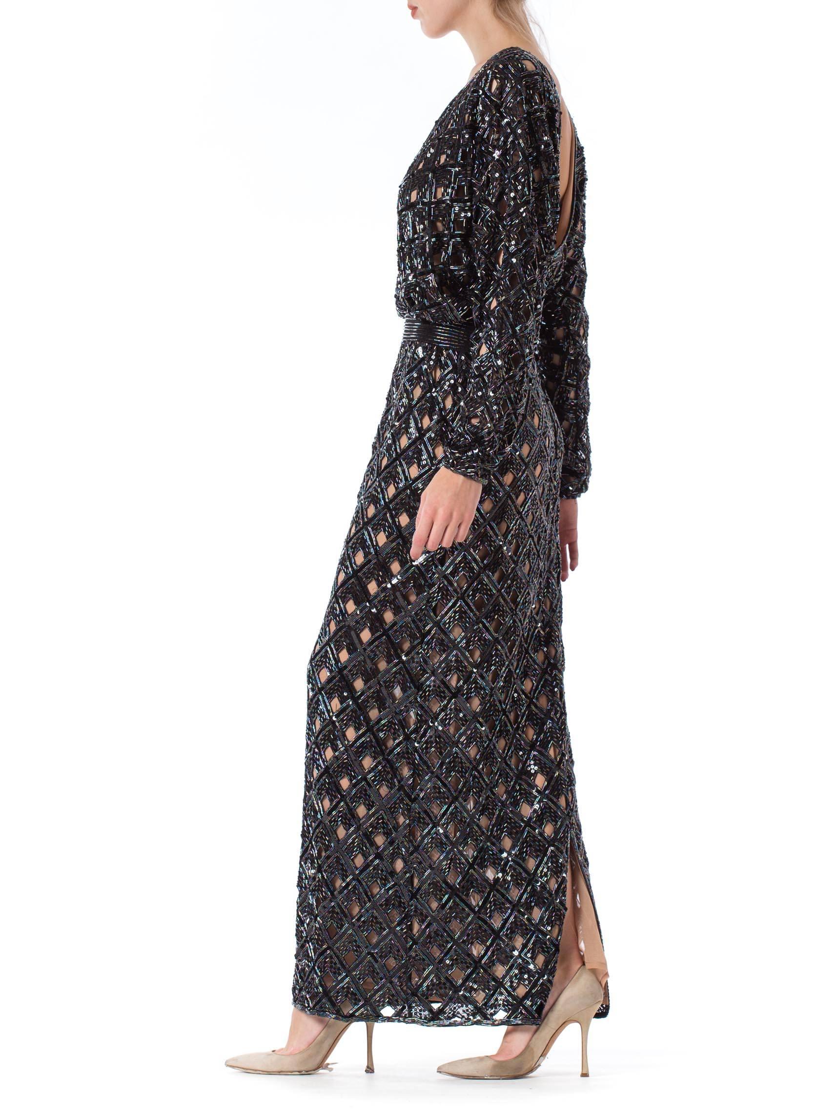 1970S BOB MACKIE Vestido negro de seda con cuentas y corte geométrico, bajo y sin espalda en venta 3