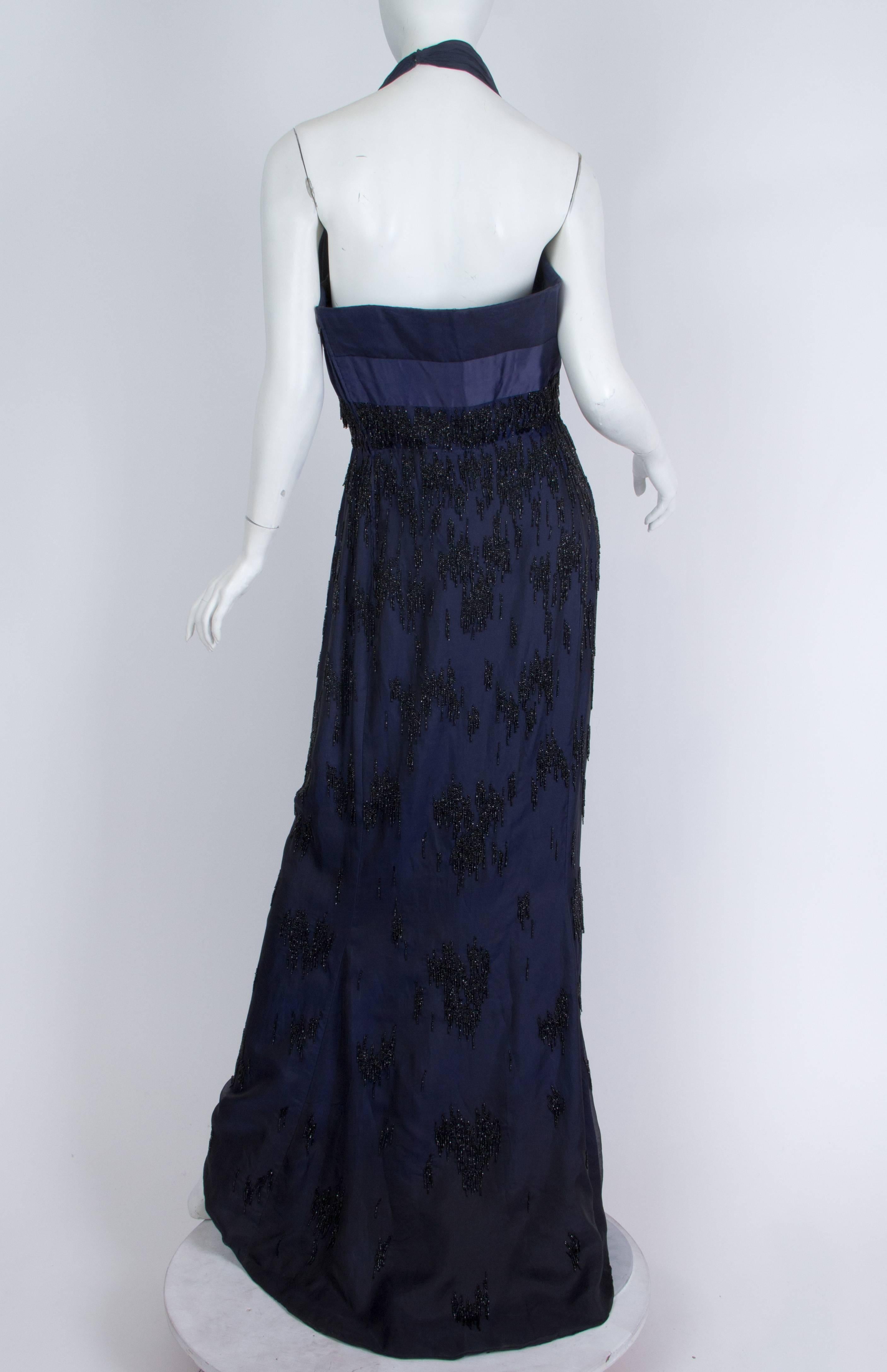 PIERRE BALMAIN Robe haute couture en organza de soie perlée noire et bleue, années 1950 Excellent état - En vente à New York, NY
