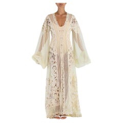 MORPHEW ATELIER Abito in rete di cotone crema e pizzo a nastro vittoriano fatto a mano con gigante
