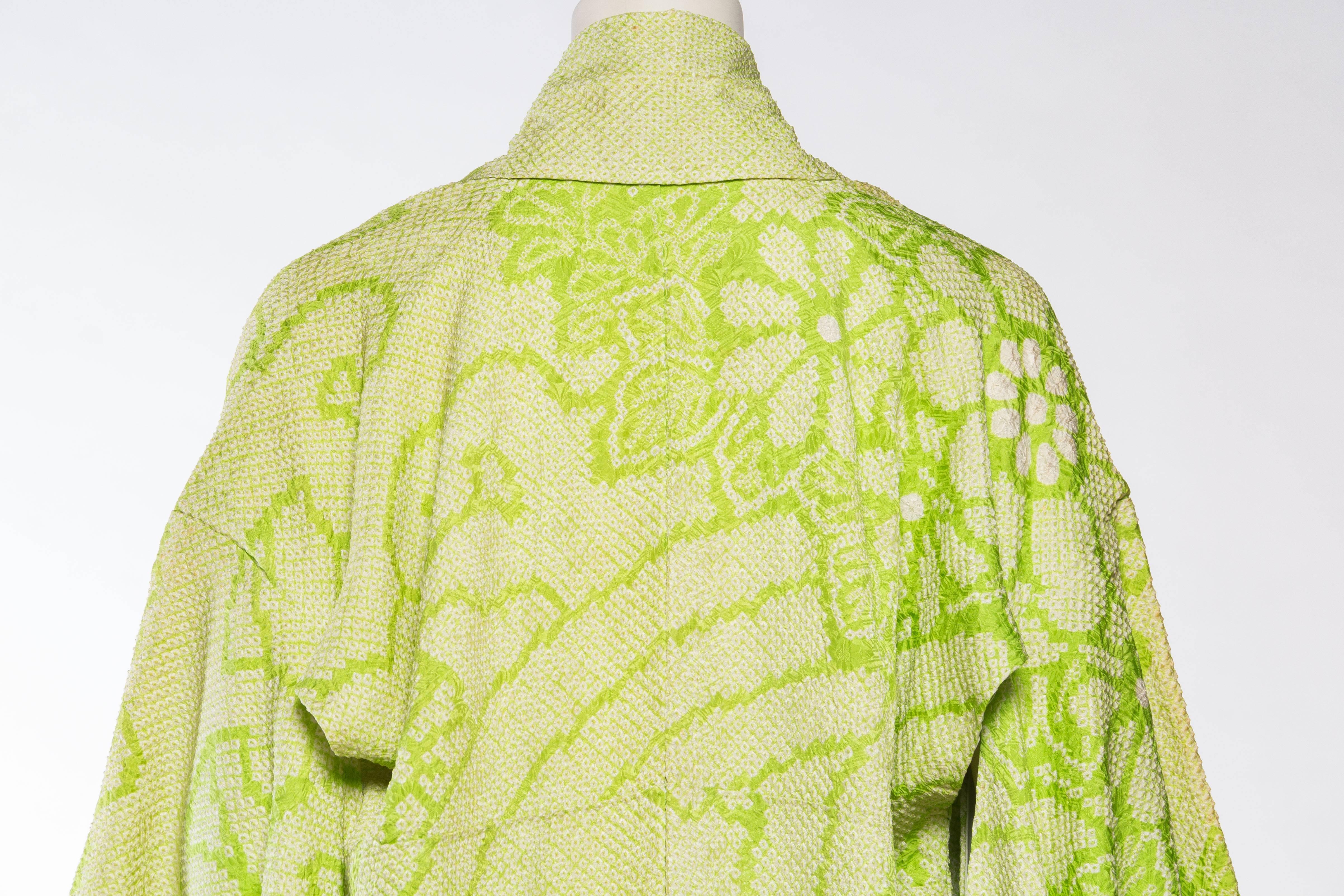 1960S Lime Green Japanese Shibori Silk  Dyed With Ombre Kimono For Sale 1