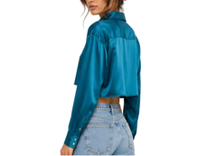 Haut court oversize en charmeuse de soie bleue MC Lyons, avec boutons