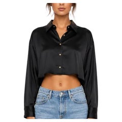 MC  Haut court oversize en charmeuse de soie noire à boutons