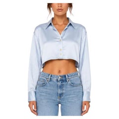 Haut court oversize en charmeuse de soie bleu glacier MC, avec boutons