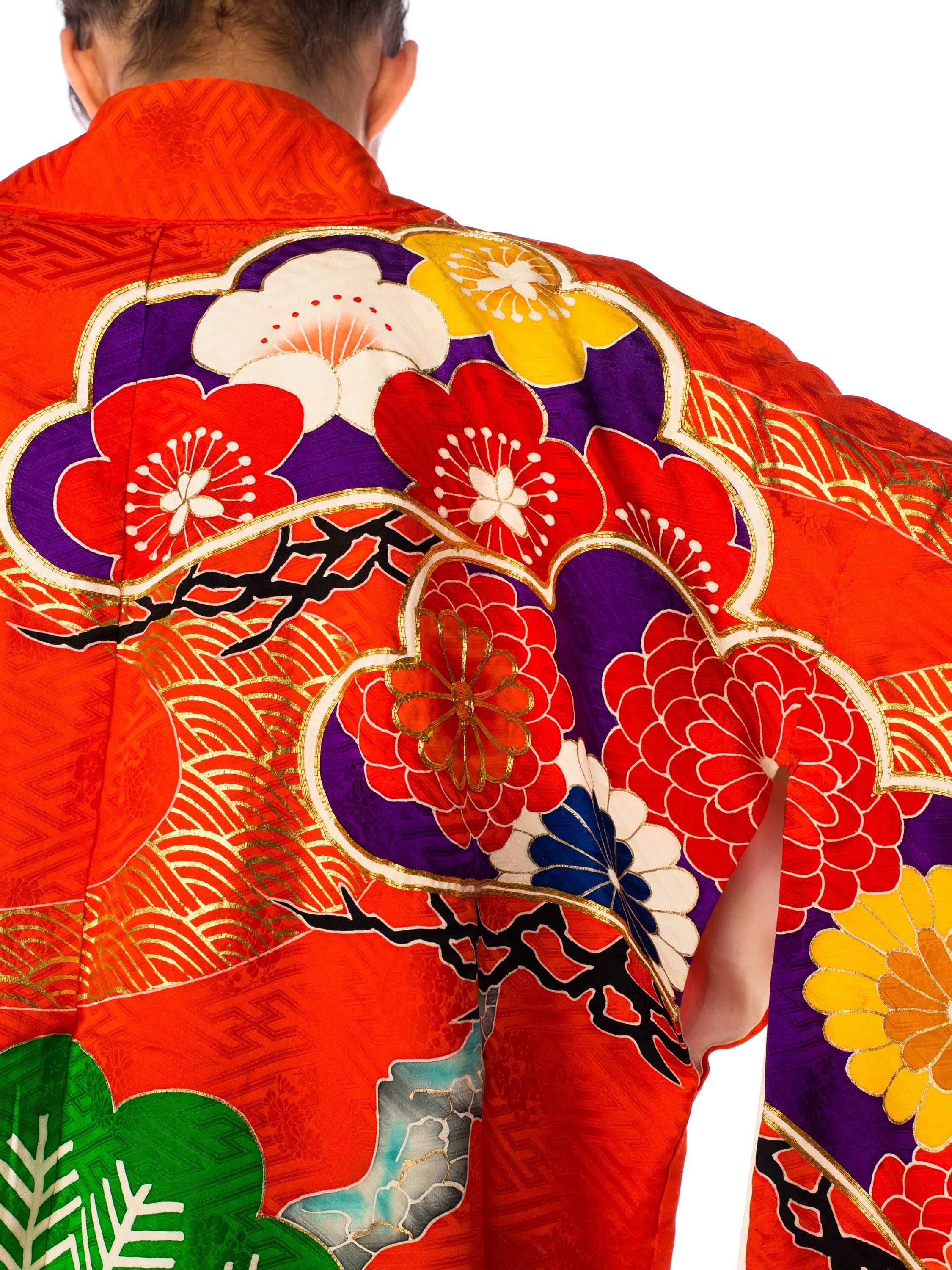 1960er Jahre Rote Seide Orange Metallisch Bestickter Bambus Floral Lang  Kimono