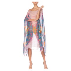 MORPHEW COLLECTION Rosa Kaftan mit Schmetterlingsmuster aus Seidenchiffon in Braun & Orange