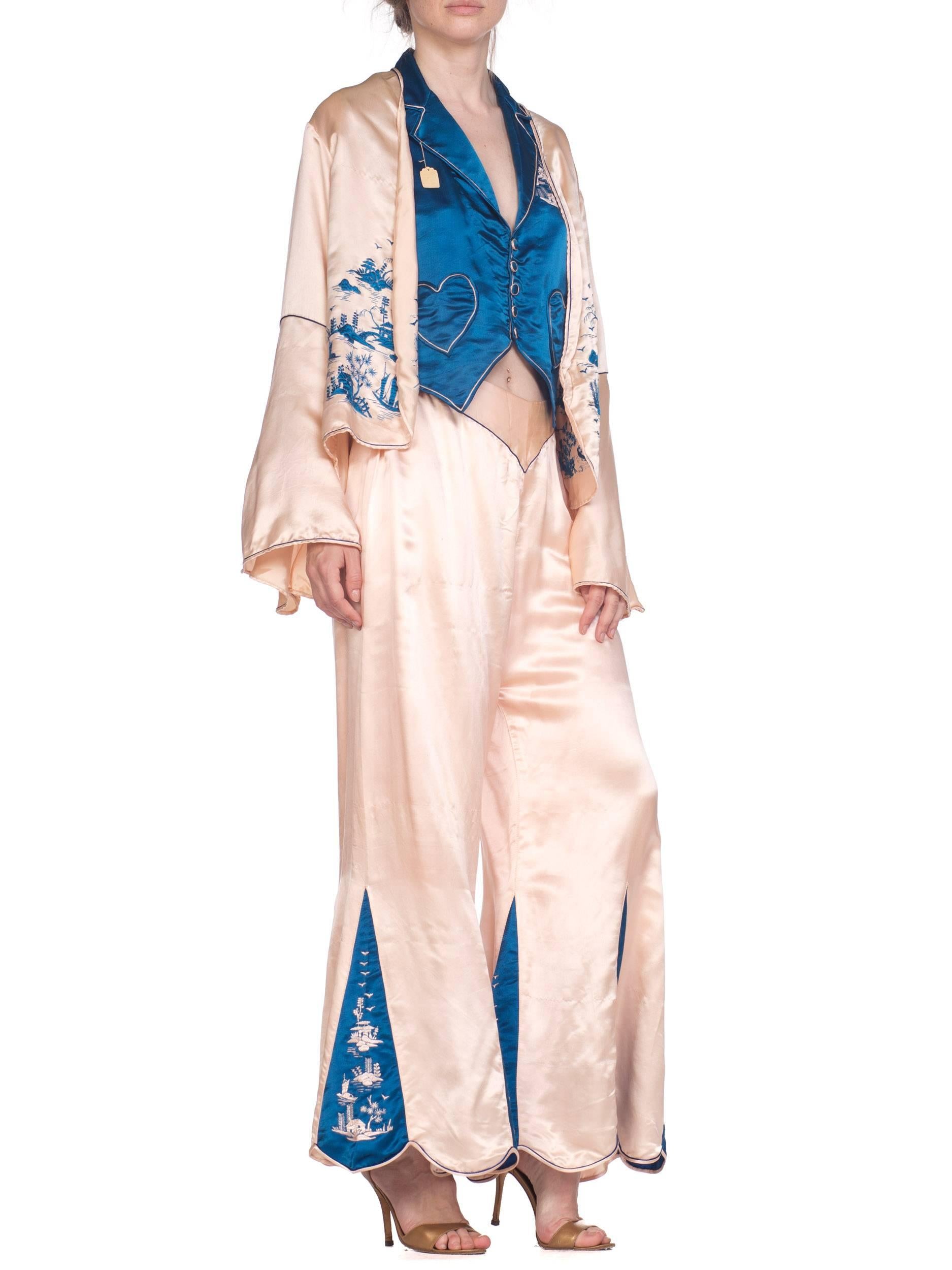 1920s 3 Piece Blue and Cream Chinese Beach Pajamas With Hand Embroidery In New Condition In New York, NY