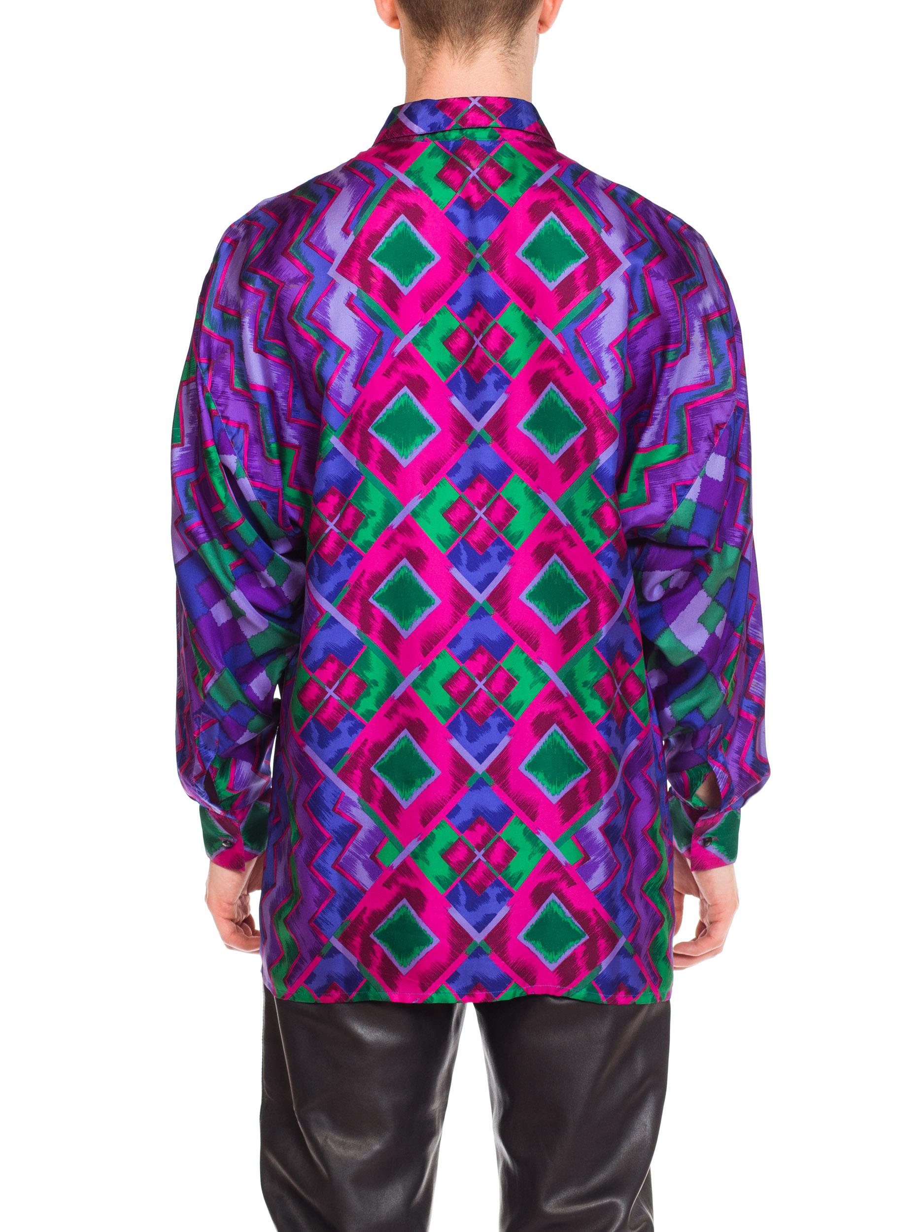 1990er GIANNI VERSACE Lila Geometrisches Istante Herrenhemd aus Seide aus Seide Gr. 46 im Angebot 5