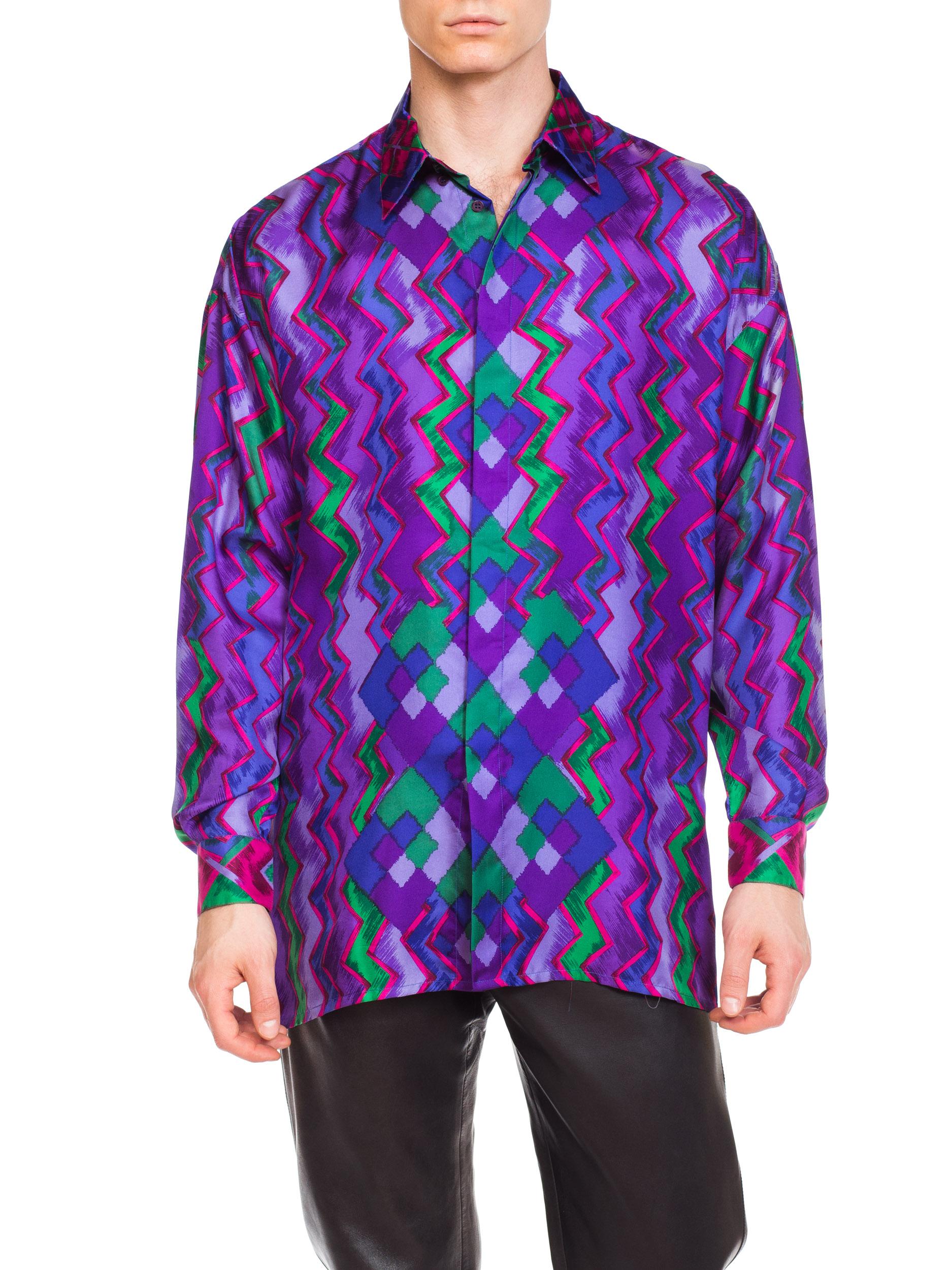 1990er GIANNI VERSACE Lila Geometrisches Istante Herrenhemd aus Seide aus Seide Gr. 46 im Angebot 9