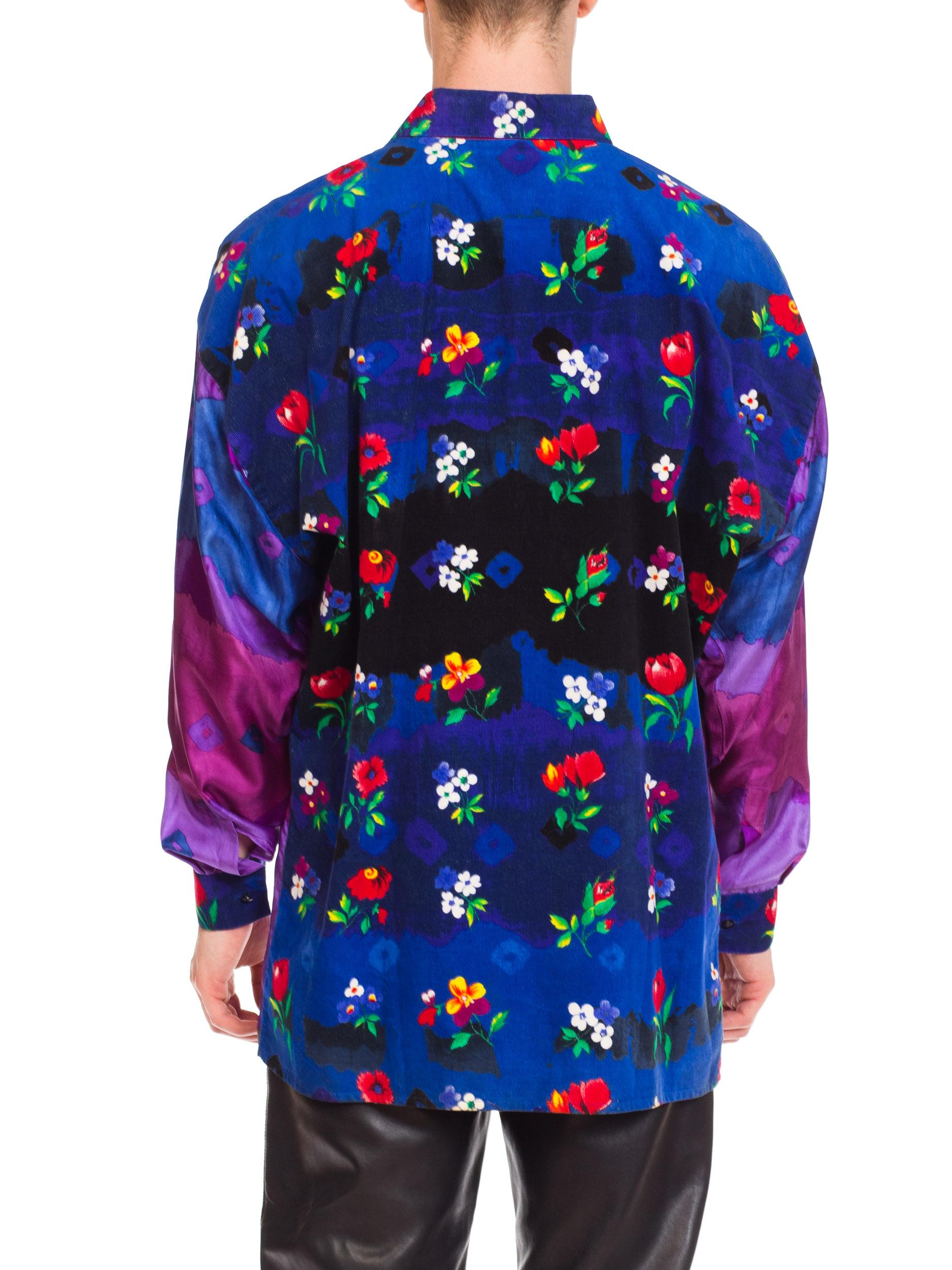 Gianni Versace - Robe en velours côtelé violette teintée en soie et imprimé floral, pour homme, années 1990  Le tissu est d'origine en vente 5