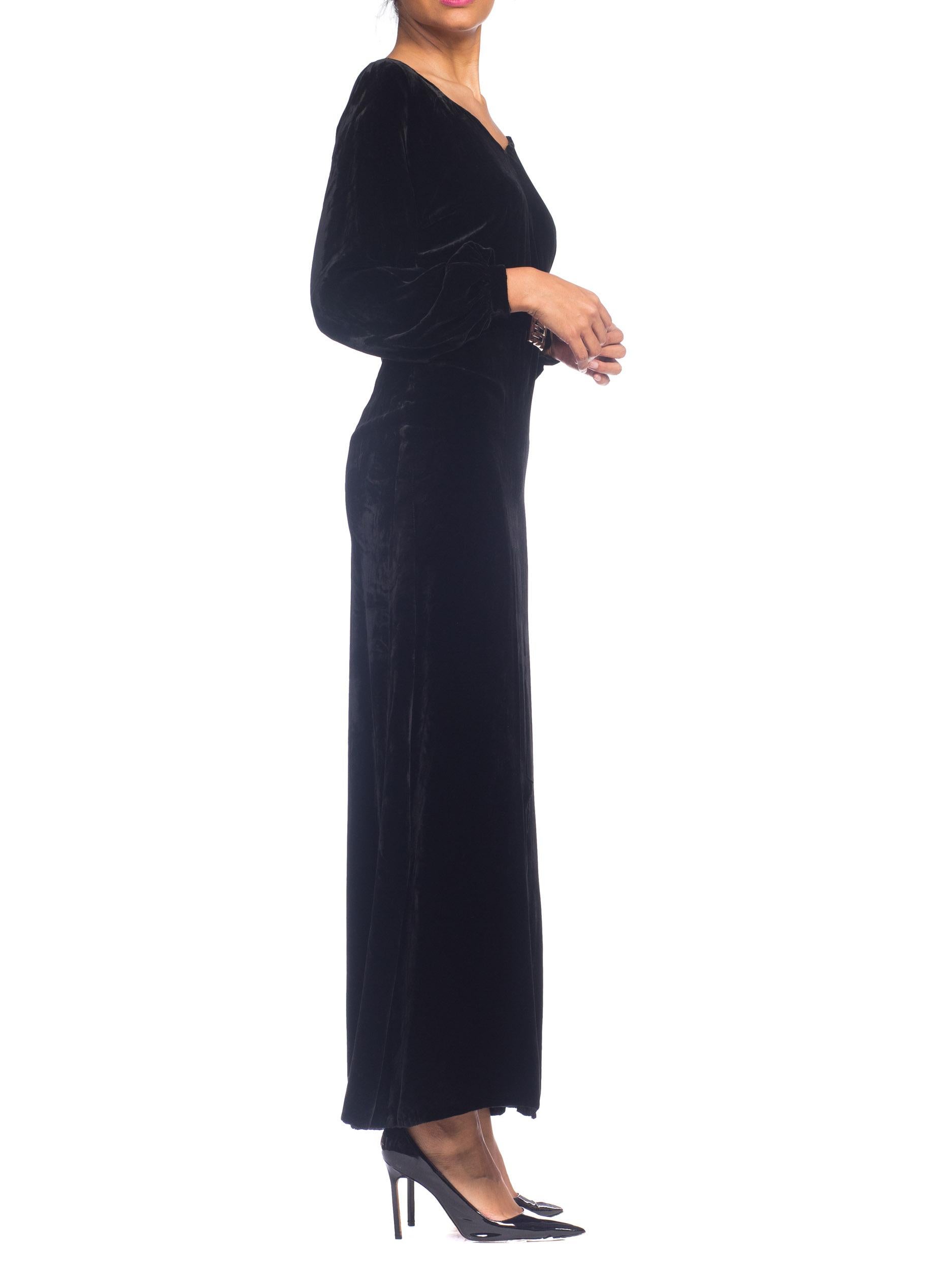 1930S Black Silk Velvet Long Sleeved Gown With Chrome Art Deco Buckle In Excellent Condition For Sale In New York, NY