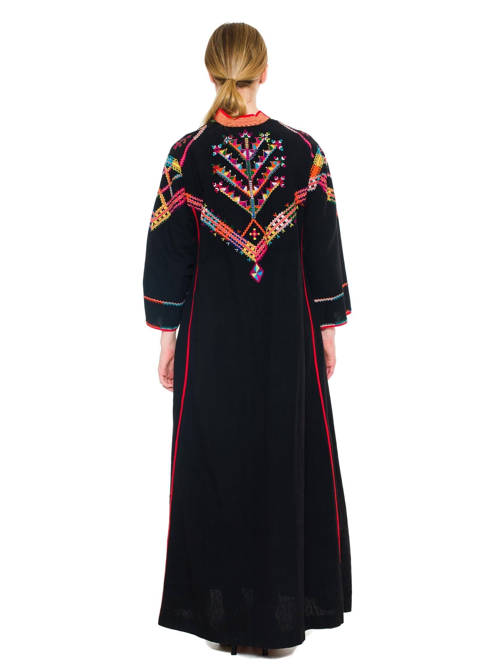 1960S Black Multicolored Powerful Long Embroidered Cloak Kaftan In Excellent Condition In New York, NY