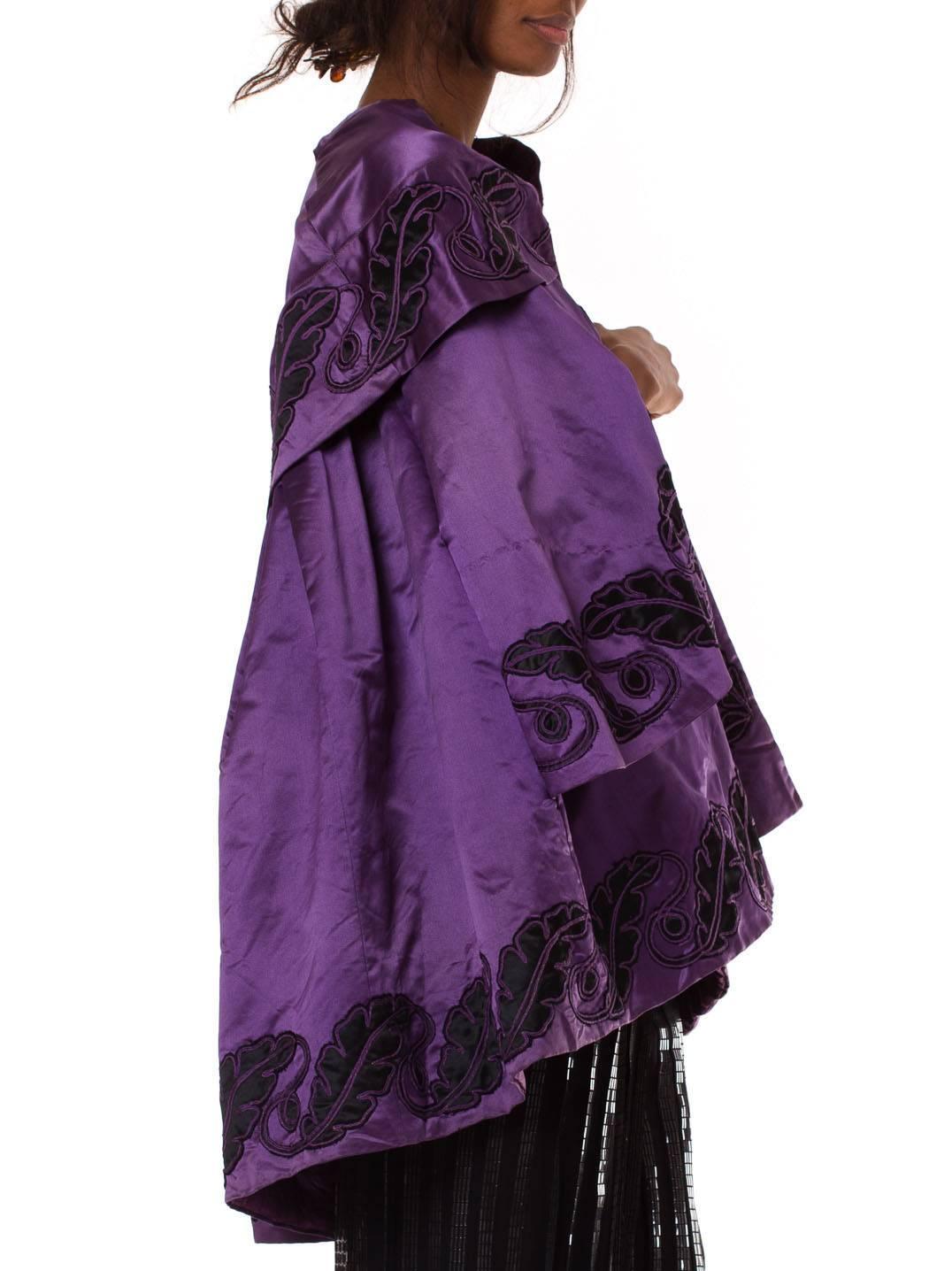 Women's Victorian Purple & Black Silk Satin 1850-70 Cape With Hand-Quilted Lining Appli For Sale
