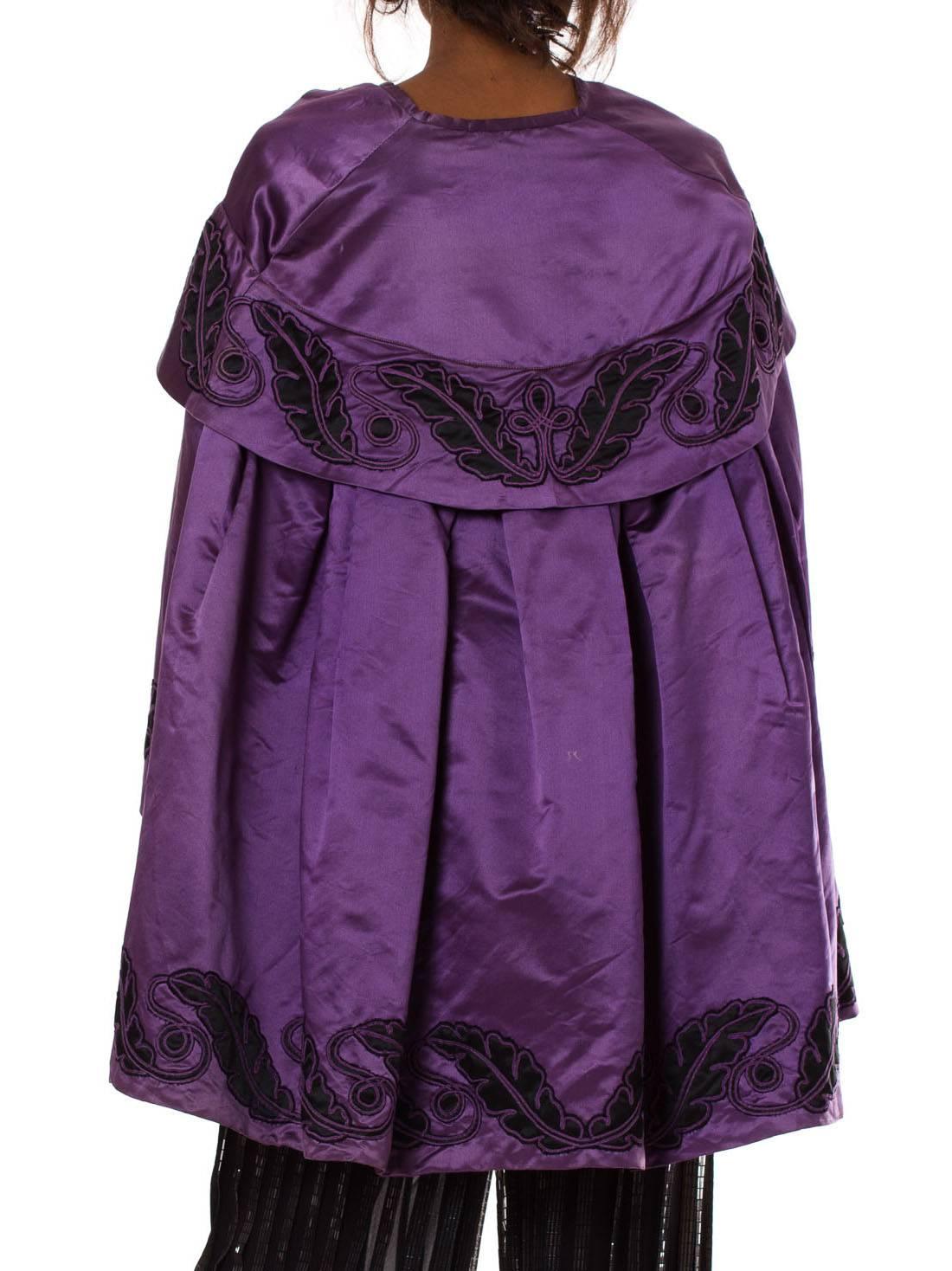 Victorian Purple & Black Silk Satin 1850-70 Cape With Hand-Quilted Lining Appli In Excellent Condition For Sale In New York, NY