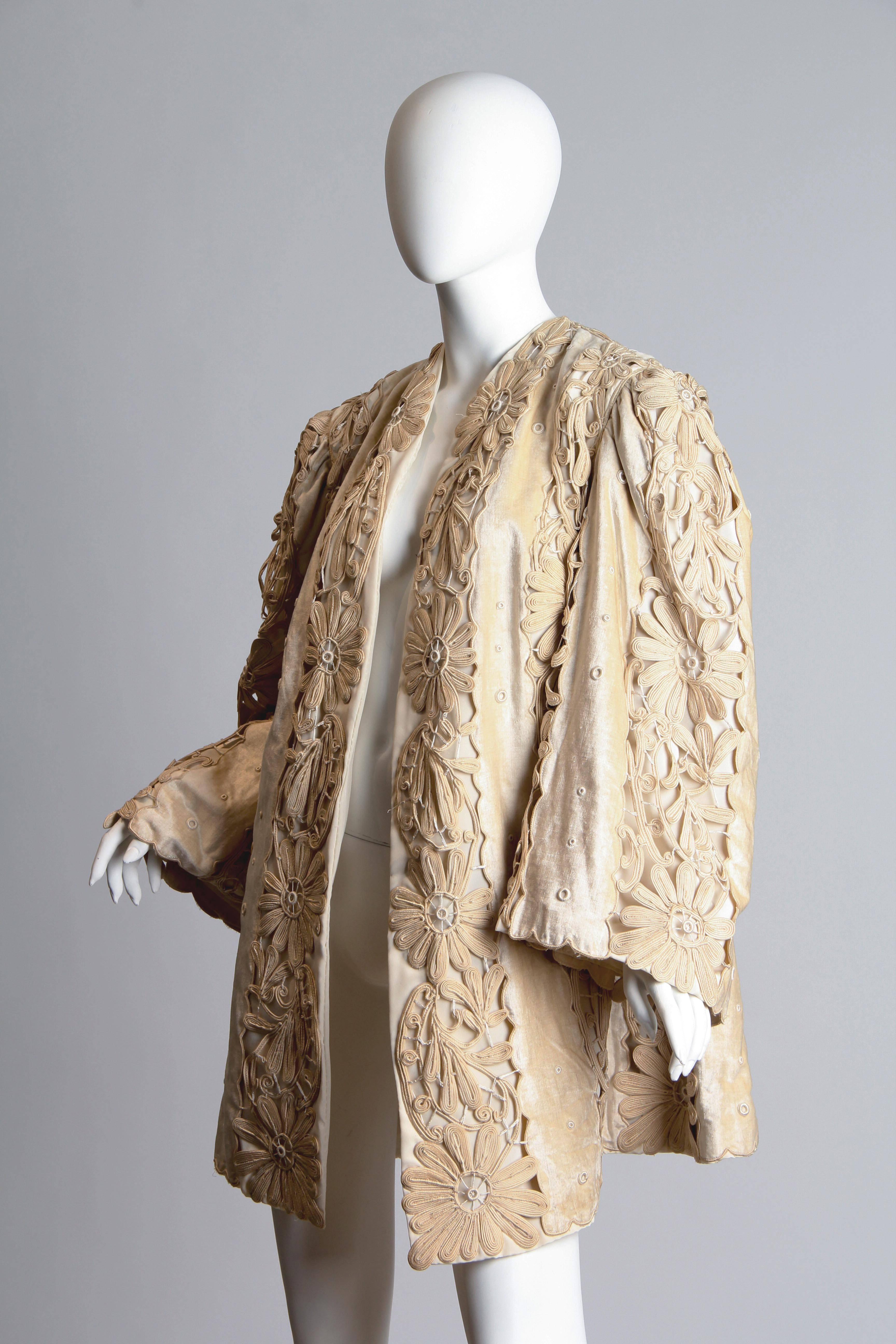 1890-1900 Belle Epoch Lace and Velvet Jacket In Excellent Condition In New York, NY