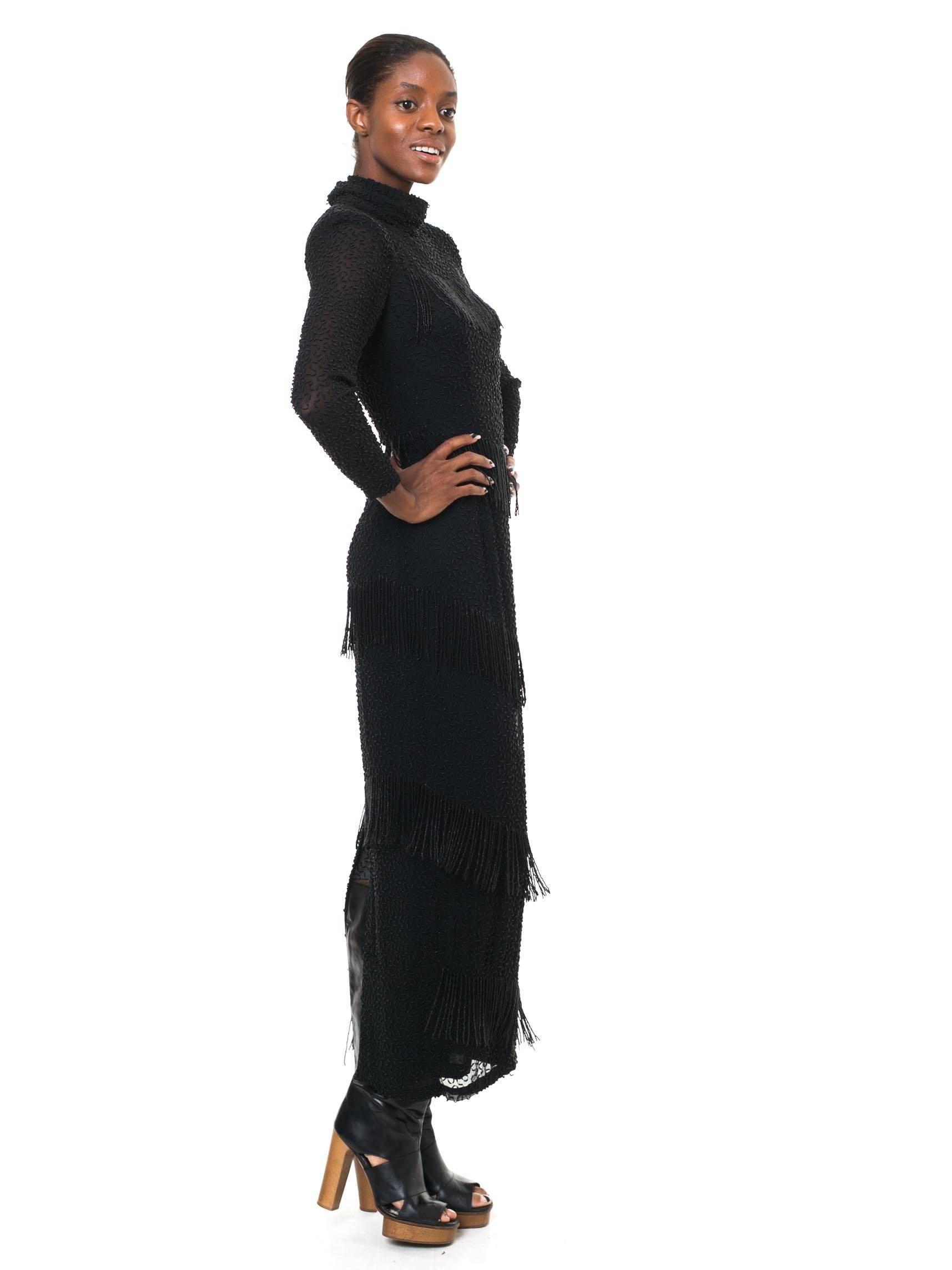 1980er BOB MACKIE Schwarzes langärmeliges Kleid aus Seidenchiffon mit Perlen und Fransen Damen im Angebot