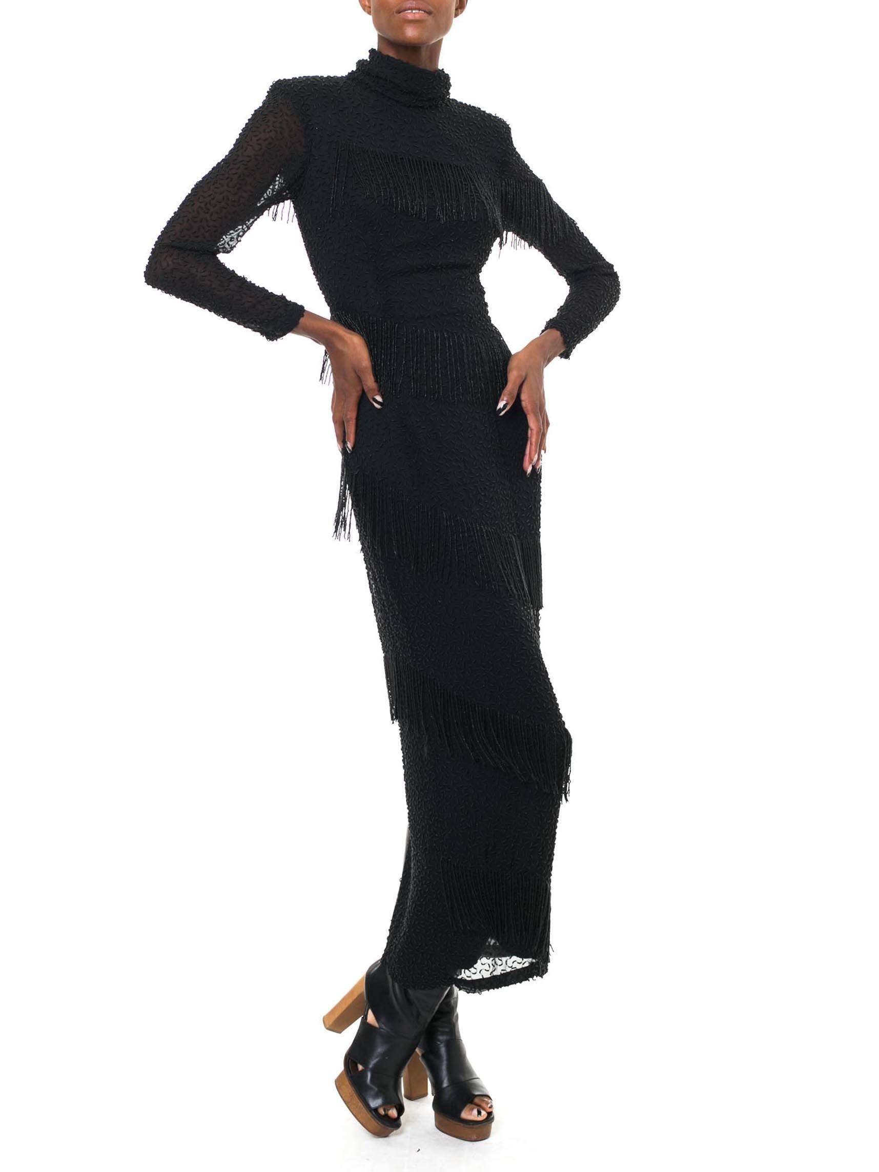 1980er BOB MACKIE Schwarzes langärmeliges Kleid aus Seidenchiffon mit Perlen und Fransen im Zustand „Hervorragend“ im Angebot in New York, NY