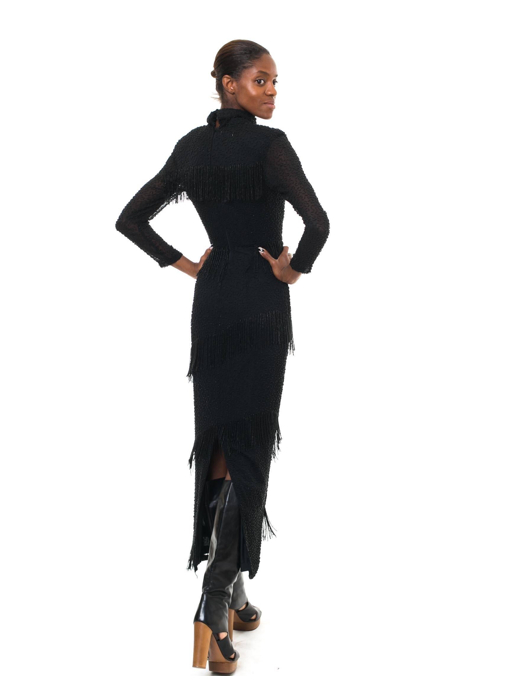 BOB MACKIE Robe à manches longues en mousseline de soie perlée noire avec franges, années 1980 Pour femmes en vente