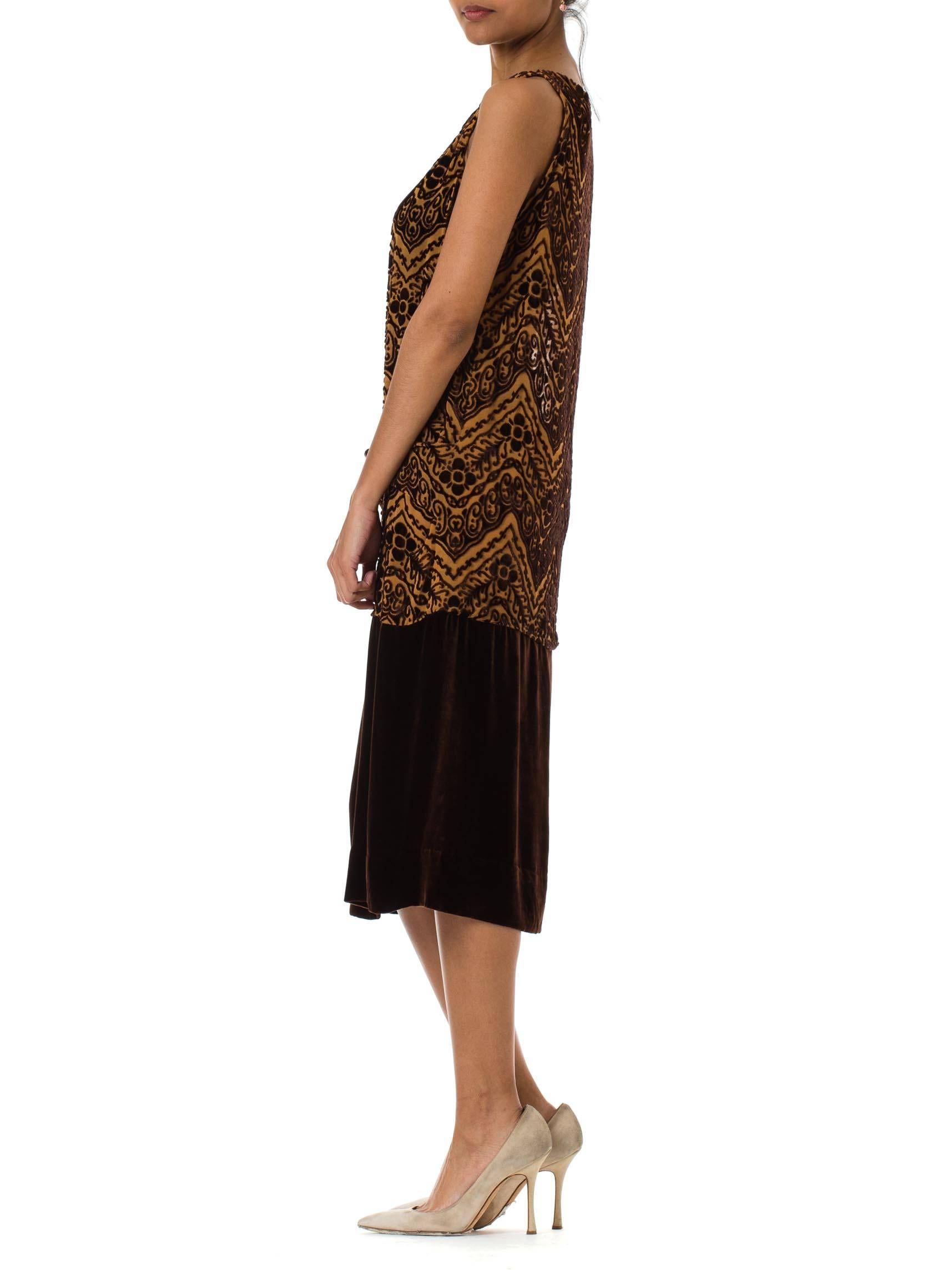 1920S Brown Silk Burnout Velvet Devoré Drop Waist Flapper Dress In Excellent Condition For Sale In New York, NY