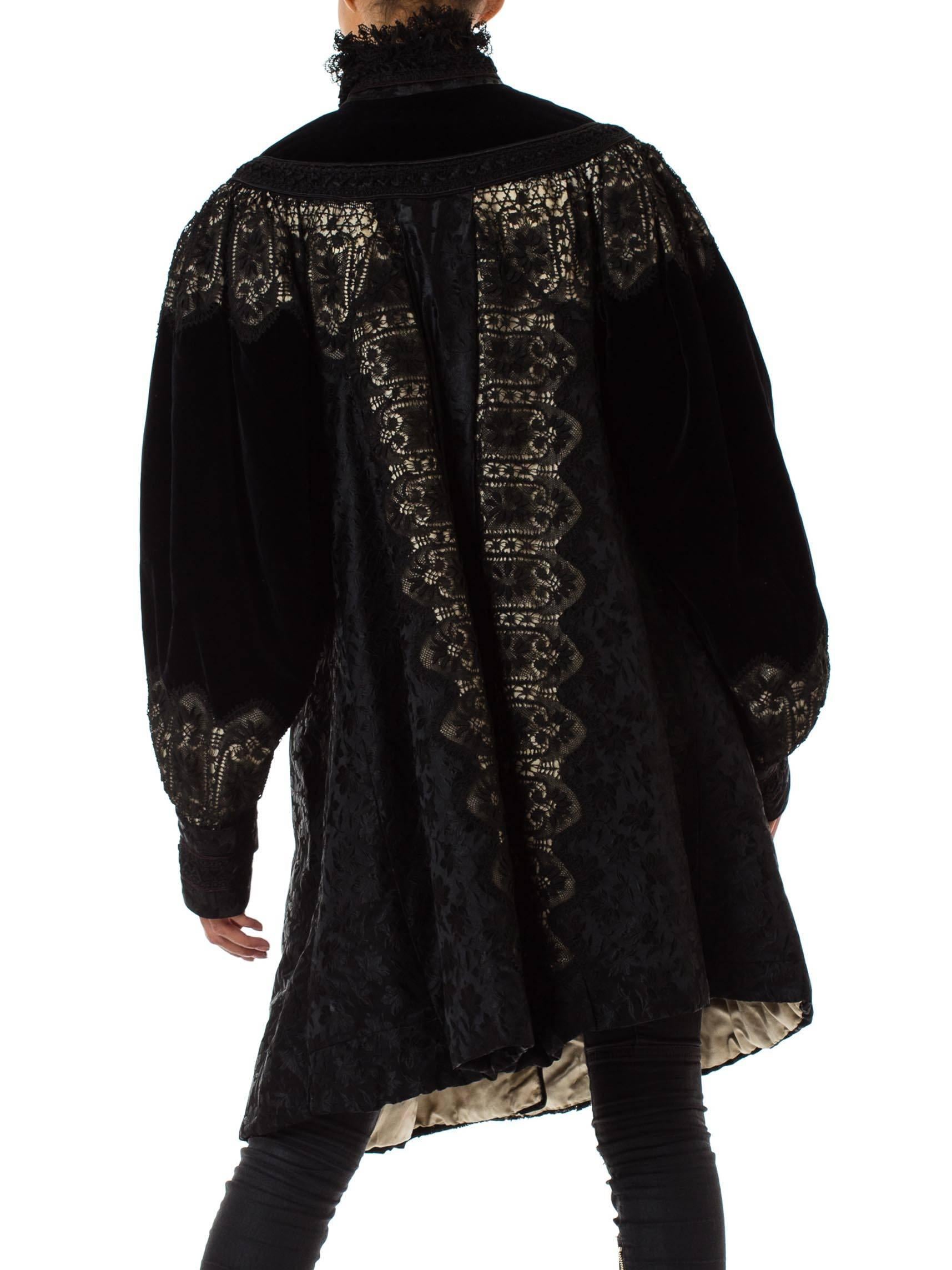 Belle Epoch aus schwarzem und weißem Seidendamast mit Samt und handgefertigter Spitze aus der viktorianischen Zeit S im Angebot 3
