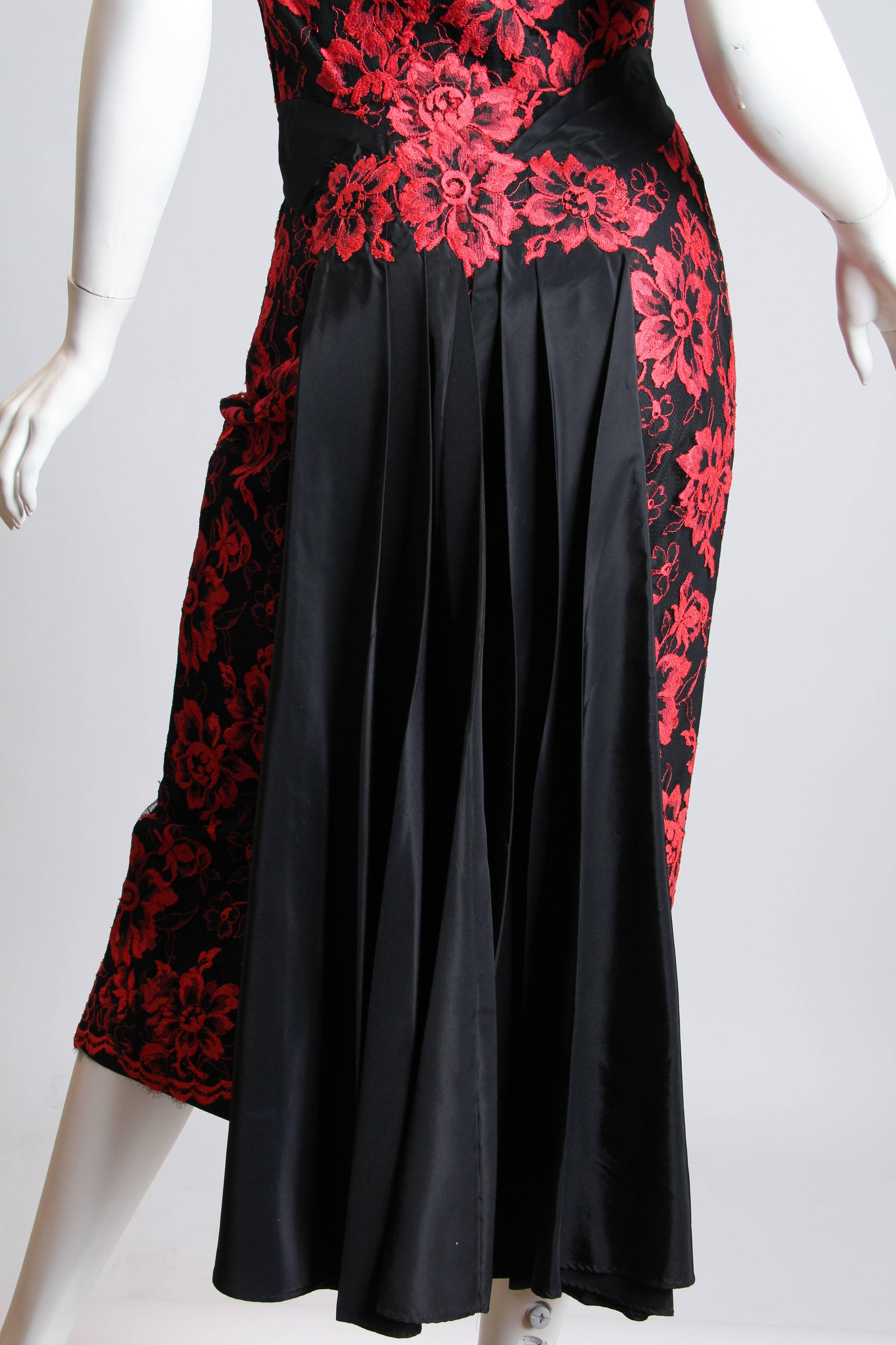 1950S PEGGY HUNT Black & Red Silk Taffeta Chantilly Lace Cocktail Dress In Good Condition For Sale In New York, NY