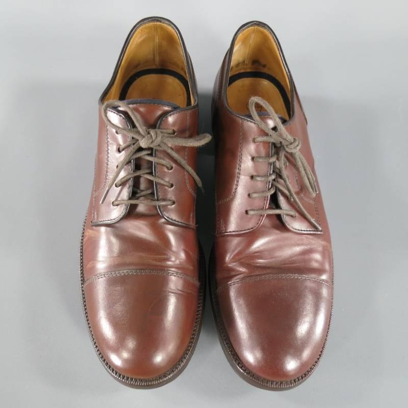 Brunello Cucinelli Lace Up Shoes consists of leather material in a brown color tone. Designed with a round cap-toe front, tone-on-tone stitching towards vamp section with open panel sides and brown knit laces. Brown leather sole with rubber heel