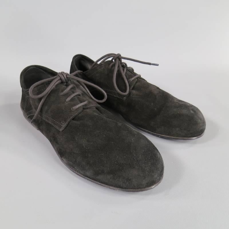 These classic ANN DEMEULEMEESTER derbys come in a soft distressed black suede with a round toe and thin sole. Made in Italy.
 
Excellent Pre-Owned Condition.
Marked: 43
 
Measurements:
 
Length: 11.75 in.
Width: 4 in.

Item ID: 71810
