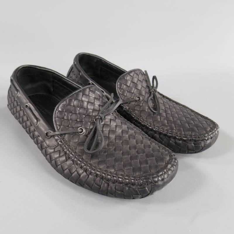 These classic BOTTEGA VENETA loafers come in black Intrecciato woven leather with inter woven grommet tie detail. Made in Italy.
 
Very Good Pre-Owned Condition.
Marked: 43
 
Measurements:
 
Length: 12 in.
Width: 4.5 in.

Item ID: 73674
