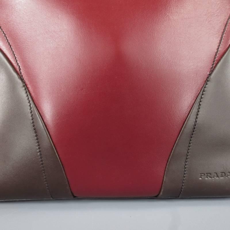 This gorgeous PRADA shoulder bag comes in deep cherry red leather and features a slim cube structure, color block leather front, brown piping, top zip closure, and leather shoulder strap. Made in Italy.
 
Excellent Pre-Owned Condition.
