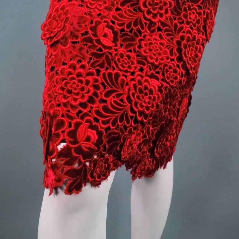 MARC JACOBS Size 6 Red Rayon / Silk Floral Crochet Lace Pencil Skirt In New Condition In San Francisco, CA