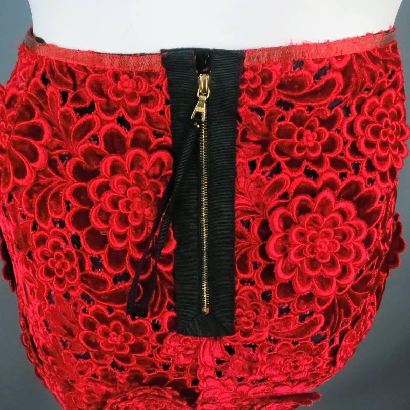 MARC JACOBS Size 6 Red Rayon / Silk Floral Crochet Lace Pencil Skirt 2