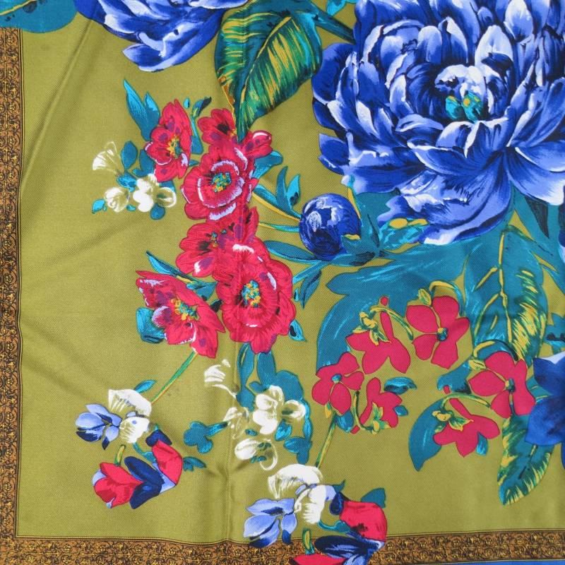 This vintage OSCAR DE LA RENTA scarf comes in a brilliant royal blue & gold silk satin with a framed floral graphic print. In great condition with some spots shown in detail shots.
 
Good Pre-Owned Condition.
 
35 X 35 in.

Item ID: 73776

