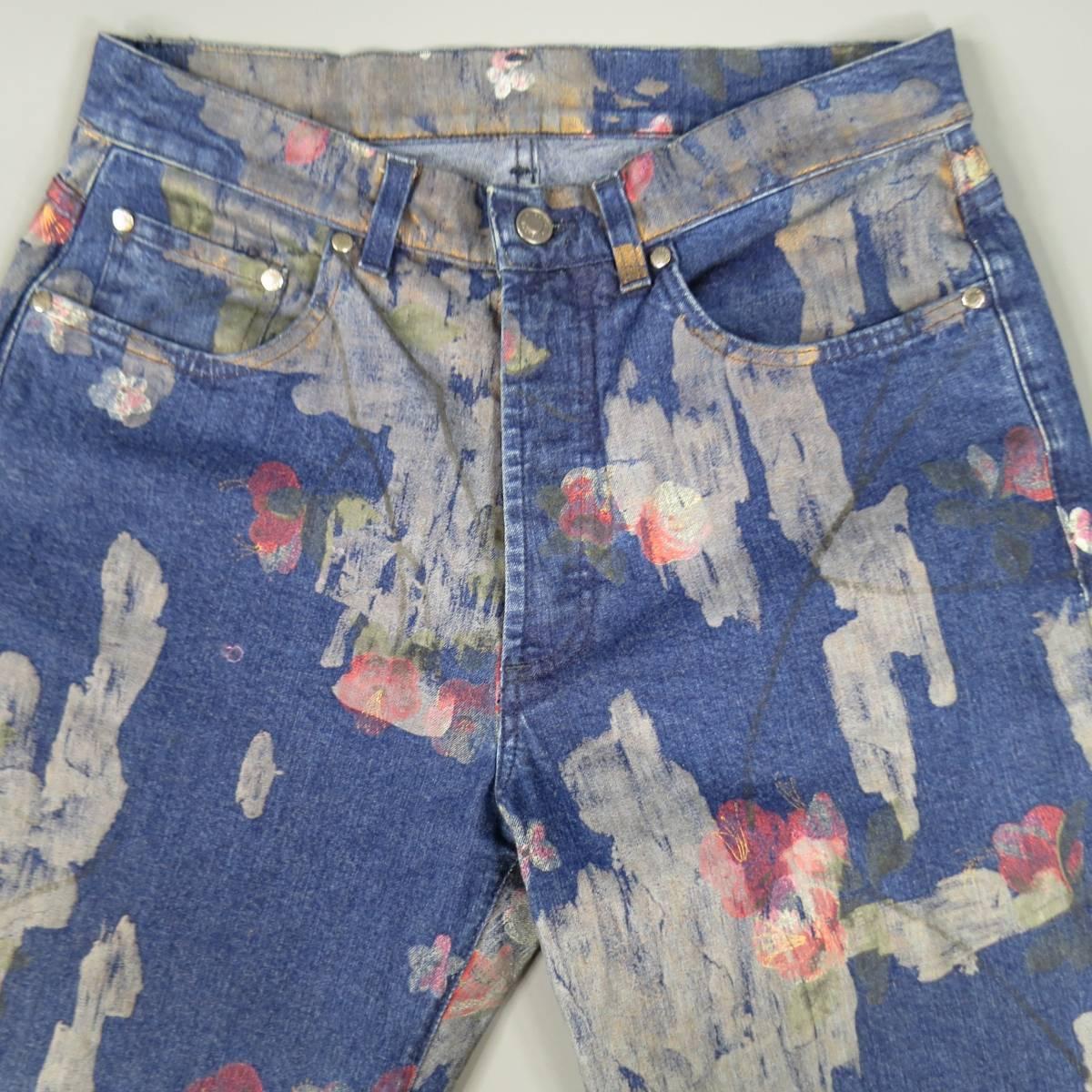 TOM FORD for GUCCI wide leg denim trouser is 100% cotton and features a medium-dark wash, button fly closure and hand painted abstract floral design throughout, made in Italy.
 
Excellent Pre-Owned Condition    Marked: 44
 
Measurements:
