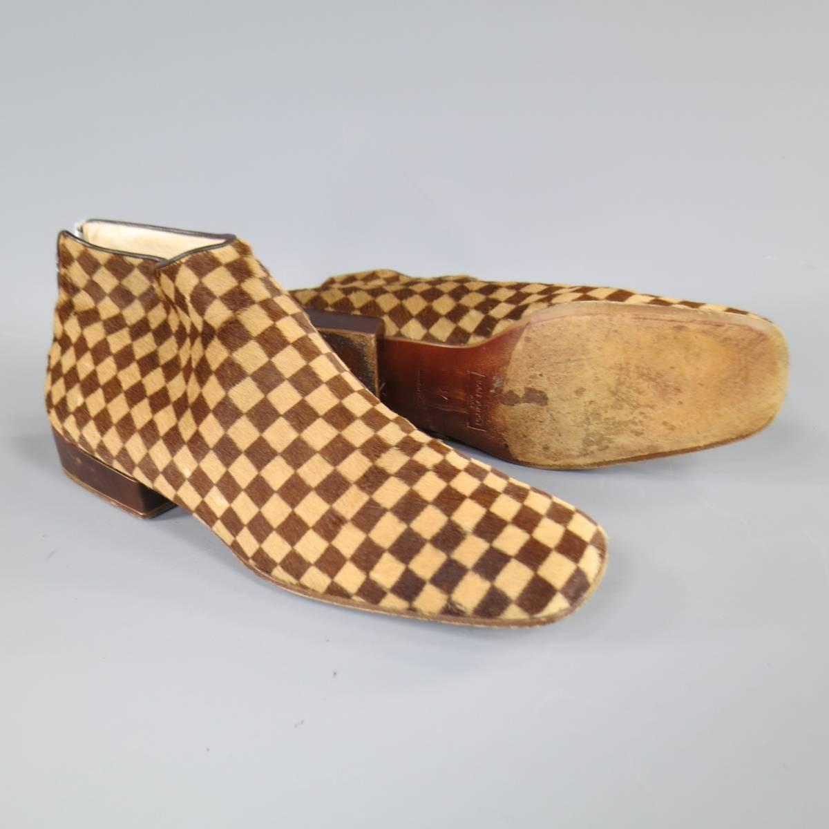 These rare LOUIS VUITTON ankle boots come in beige and brown checkered Damier pony hair with a squared toe back zip, and low chunky heel. Made in Italy.
 
Good Pre-Owned Condition.
Marked: 37
 
Measurements:
 
Length: 10 in.
Width: 3
