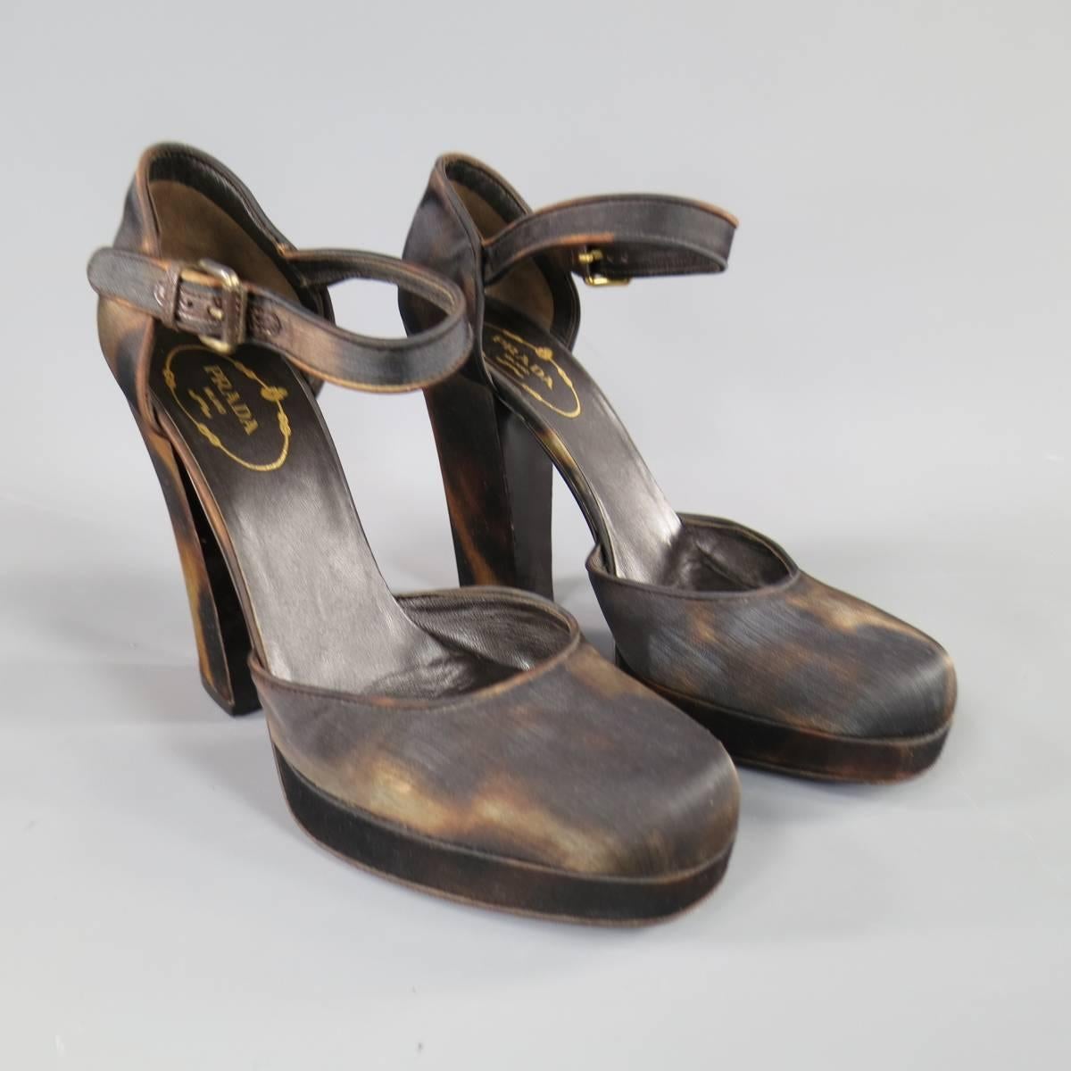 These fabulous PRADA platforms come in a semi matte tortoise shell print satin fabric and feature a chunky retro heel and Mary Jane ankle strap. Made in Italy.
 
Good Pre-Owned Condition.
Marked: 38.5
 
Measurements:
 
Heel: 4.75
