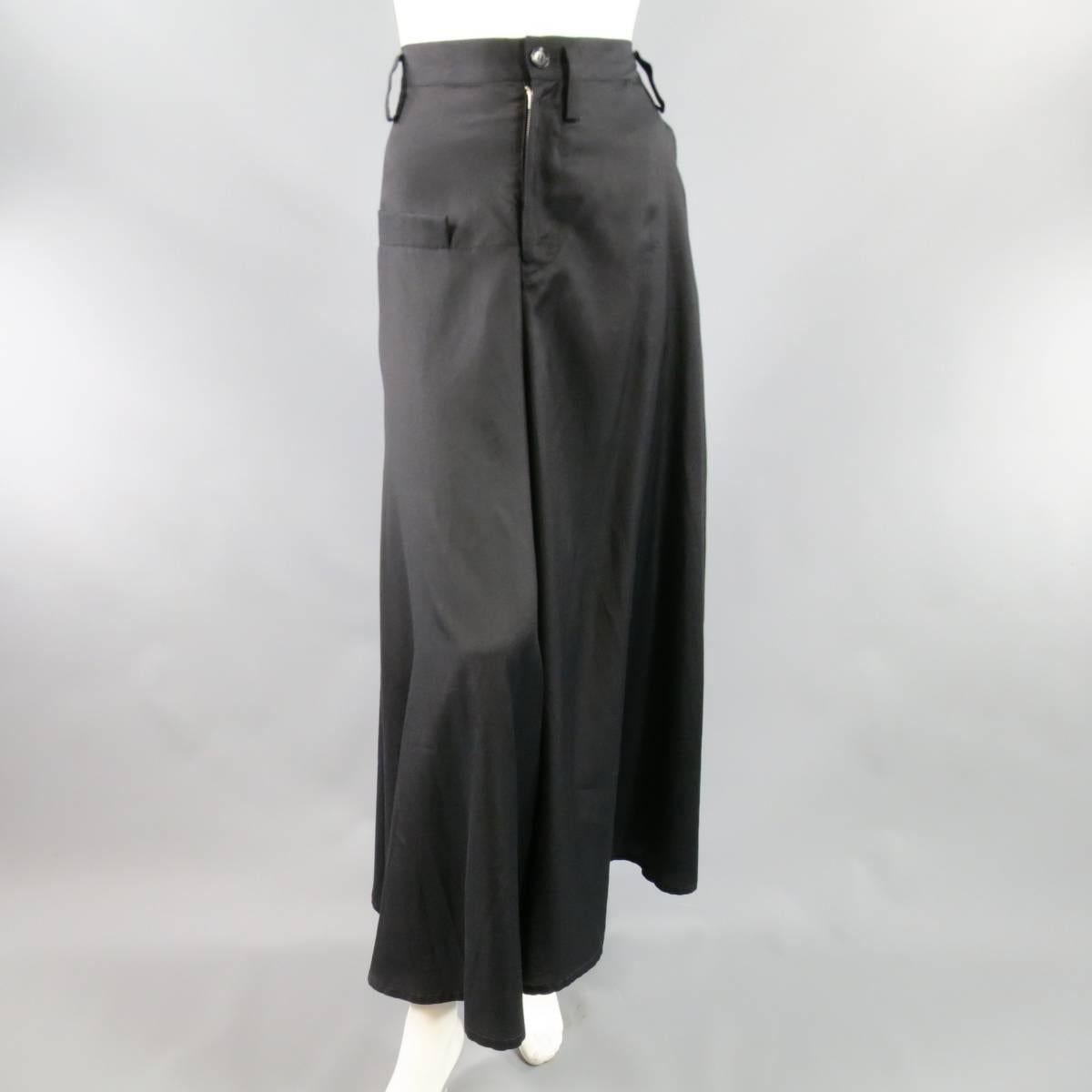 These fabulous YOHJI YAMAMOTO drop crotch dress pants come in an ultra light weight cotton rayon twill and feature an asymmetrical piping detail, back pleat, and extreme cropped wide leg. Made in Japan.
 
Excellent Pre-owned Condition.
Marked:
