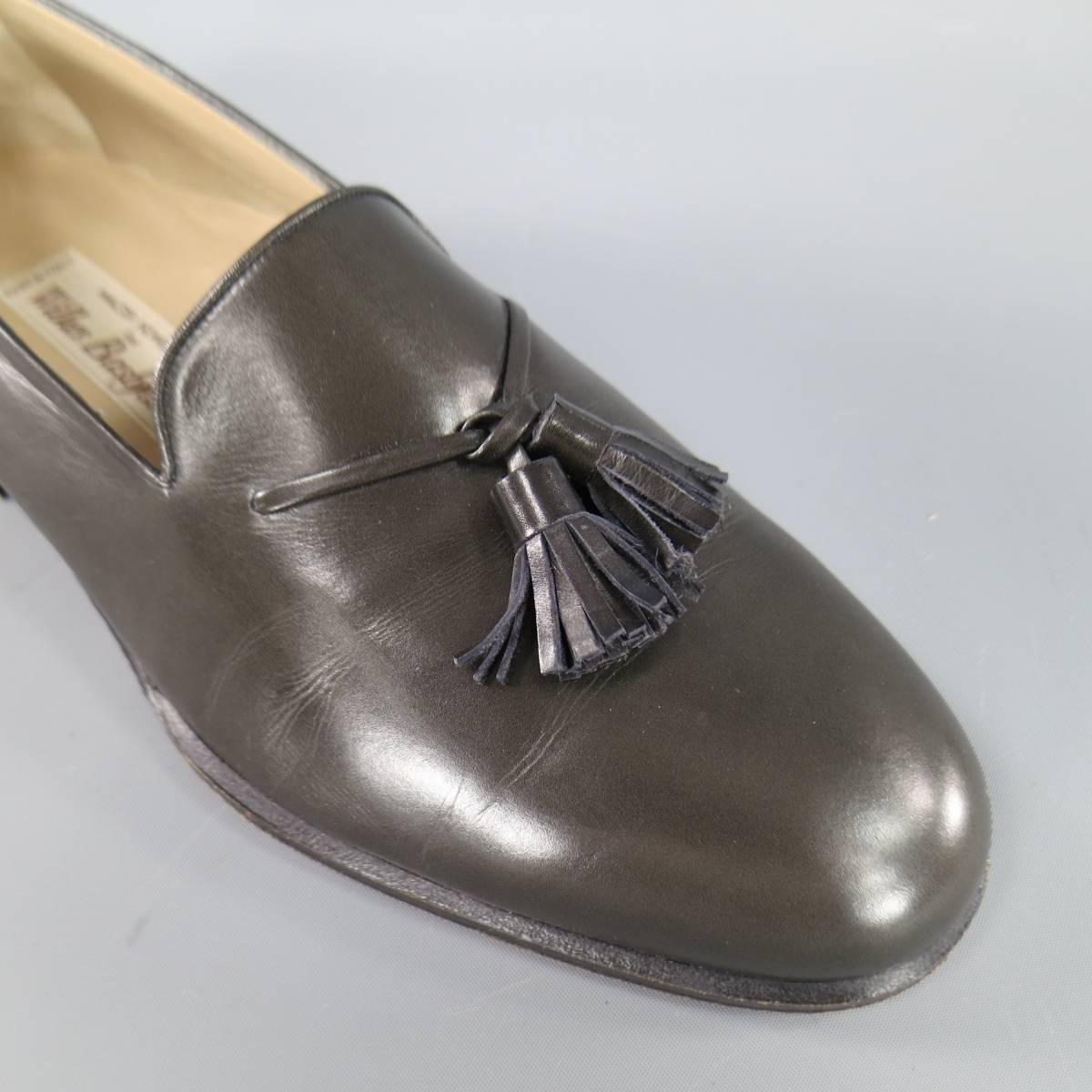 These vintage GRAVATI loafers come in a smooth charcoal grey leather with a clean, seamless design and double tassel detail. With box. Made in Italy.
 
Excellent Pre-Owned Condition.
Marked: 8 1/2 M
 
11 in X 4 in.
