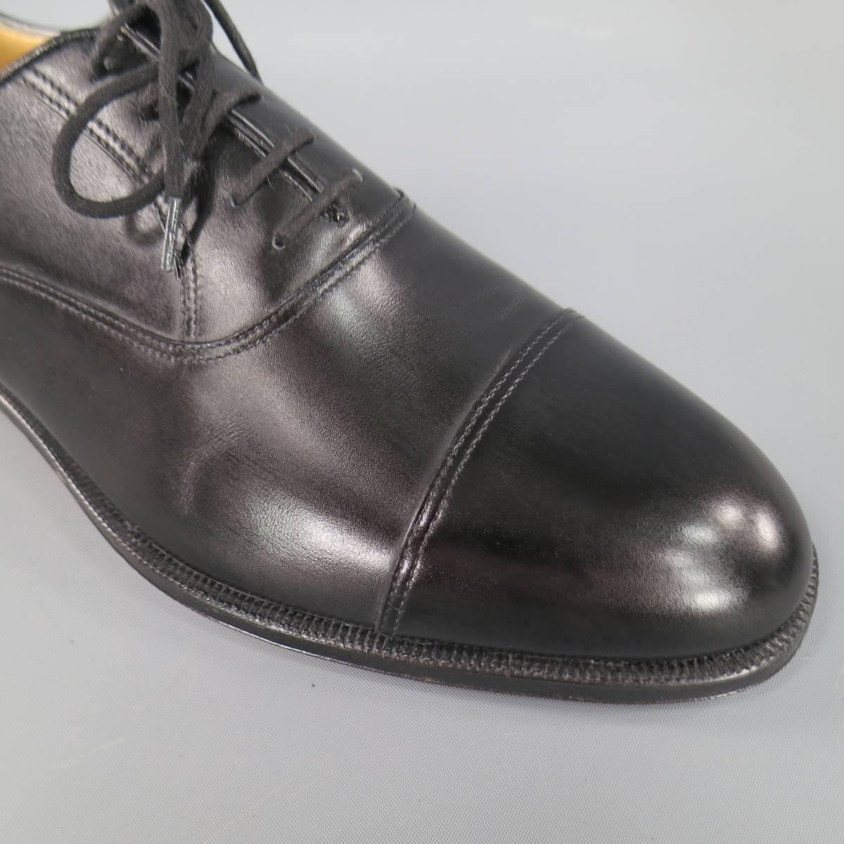 These deadstock vintage GRAVATI dress shoes come in smooth black leather with a cap toe, tan leather lining, and low heel. Made in Italy.
 
New with Box.
Marked: 8 1/2 M
 
11.45 in. X 4 in.