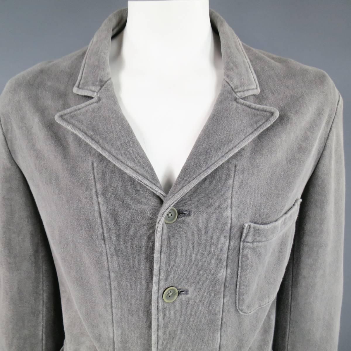 This casual  YOHJI YAMAMOTO sport coat jacket comes in washed gray cotton jersey with a pointed lapel, 4 button closure, and patch pockets. Made in Japan.
 
Excellent Pre-Owned Condition.
Marked: 3
 
Measurements:
 
Shoulder: 21 in.
Chest: