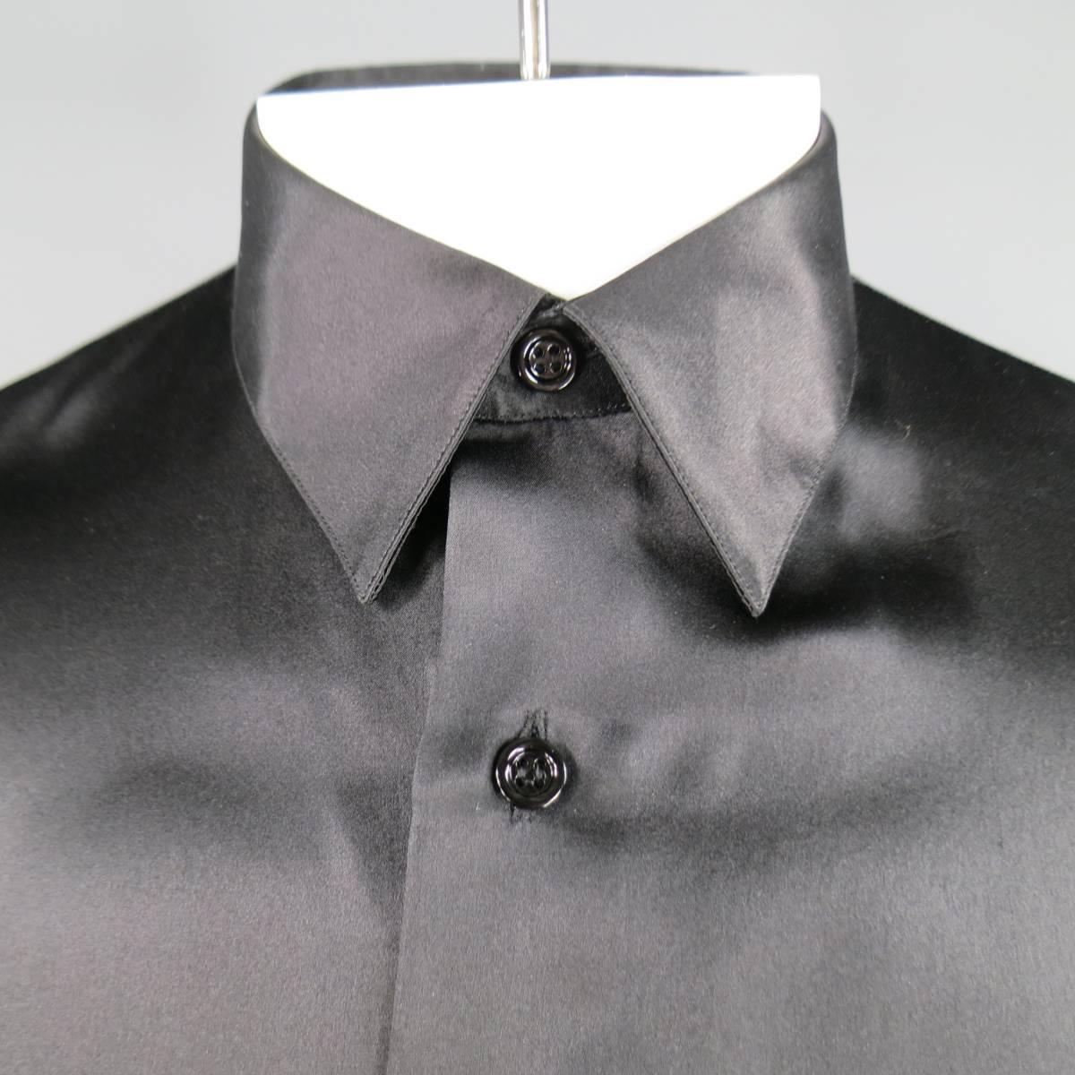 This rare DIOR HOMME by Hedi Slimane dress shirt comes in smooth black silk satin with a pointed collar, fitted tailoring, and signature dart seam details. Japan Exclusive. Made in Italy.
 
Good Pre-Owned Condition.
Marked: 39 