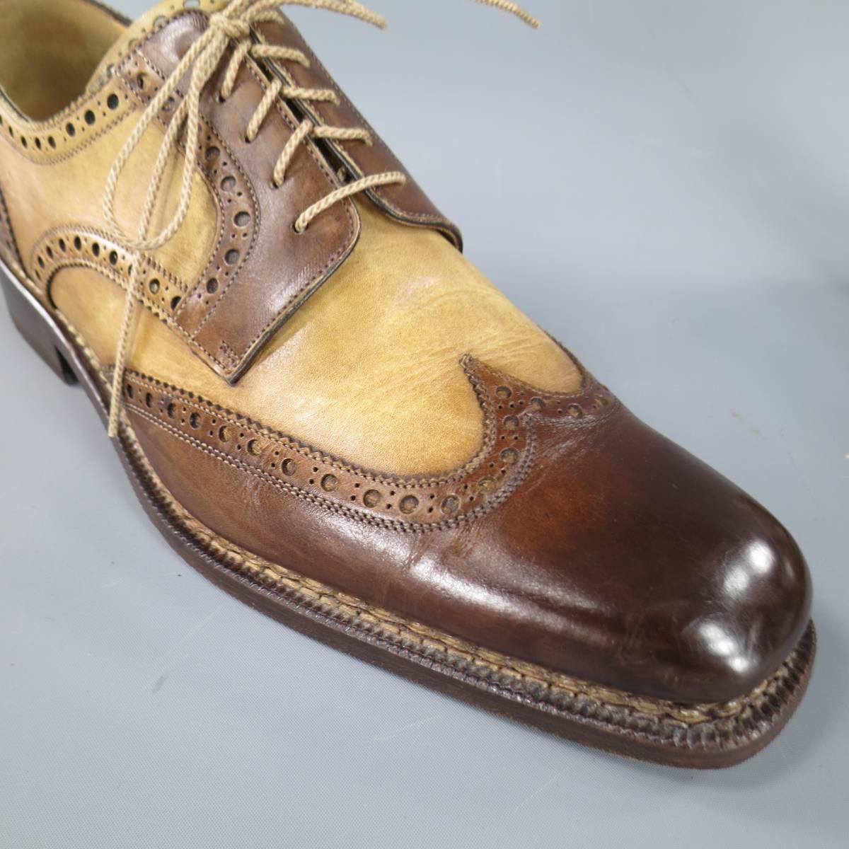 These unique CALZOLERIA HARRIS two tone Spectator shoes come in distressed beige leather with brown leather wingtip and brogue piping. Made in Italy.
 
Good Pre-Owned Condition.
Marked: 9
 
12.25 x 4.5 in.
