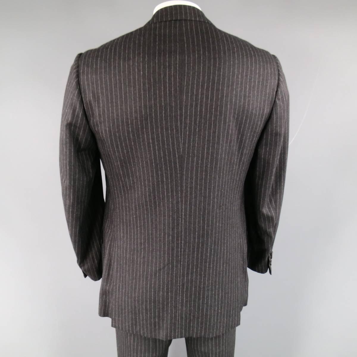 Black Men's KITON 40 Regular Charcoal Pinstripe Wool 33 30 3 Button Suit
