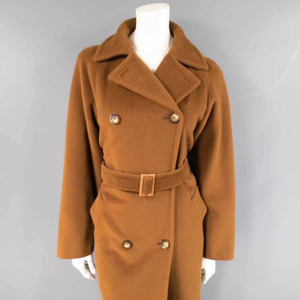 This gorgeous vintage MAX MARA coat comes in a light brown soft virgin wool cashmere blend and features a pointed lapel with top stitching, double breasted button up closure, raglan sleeves, and matching fabric belt. Made in Italy.
 
Excellent