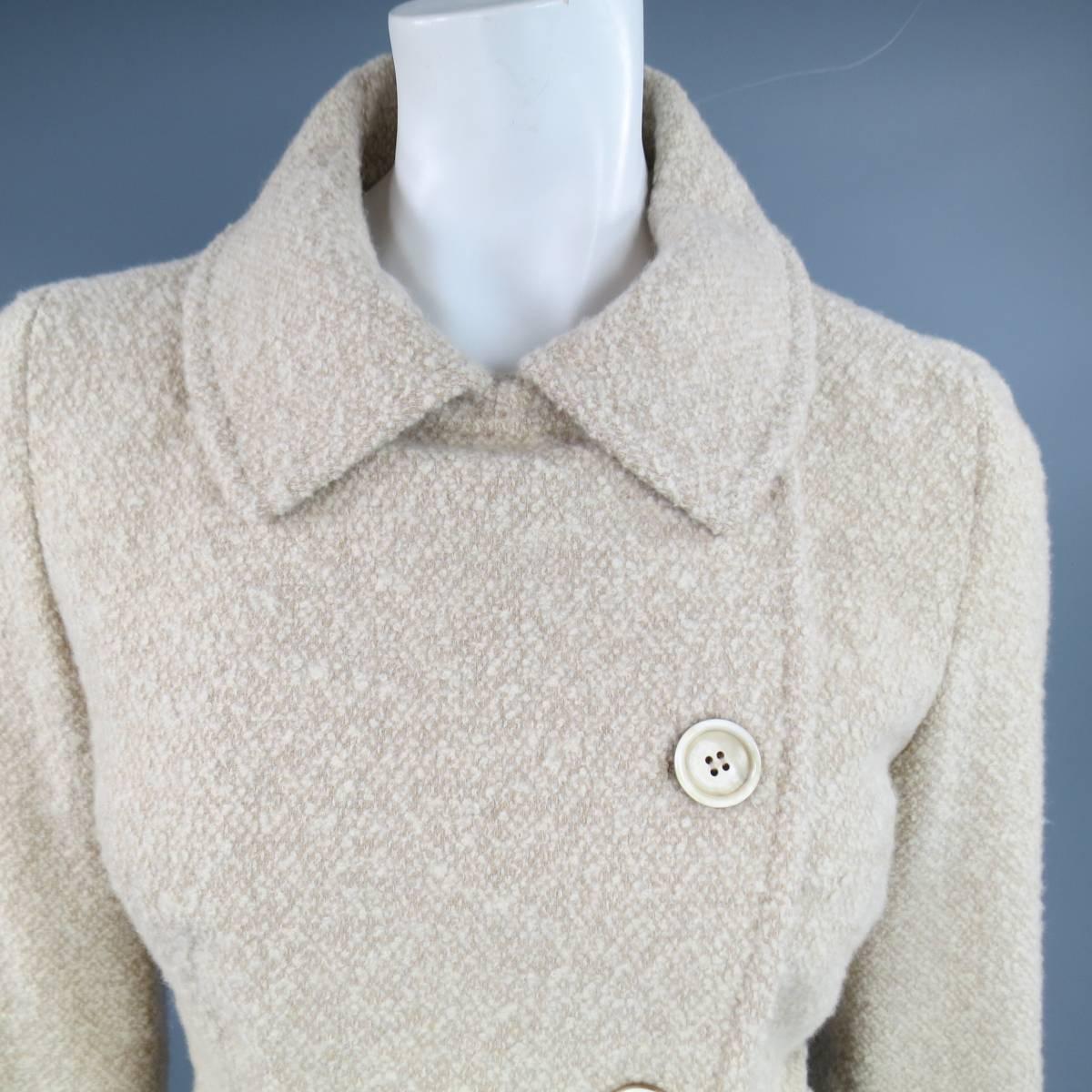 This lovely MAX MARA jacket comes in a light oatmeal beige cashmere blend textured tweed and features a pointed collar, double patch pockets, and asymmetrical button up closure. Made in Italy.
 
Excellent Pre-Owned Condition.
Marked: US 8
