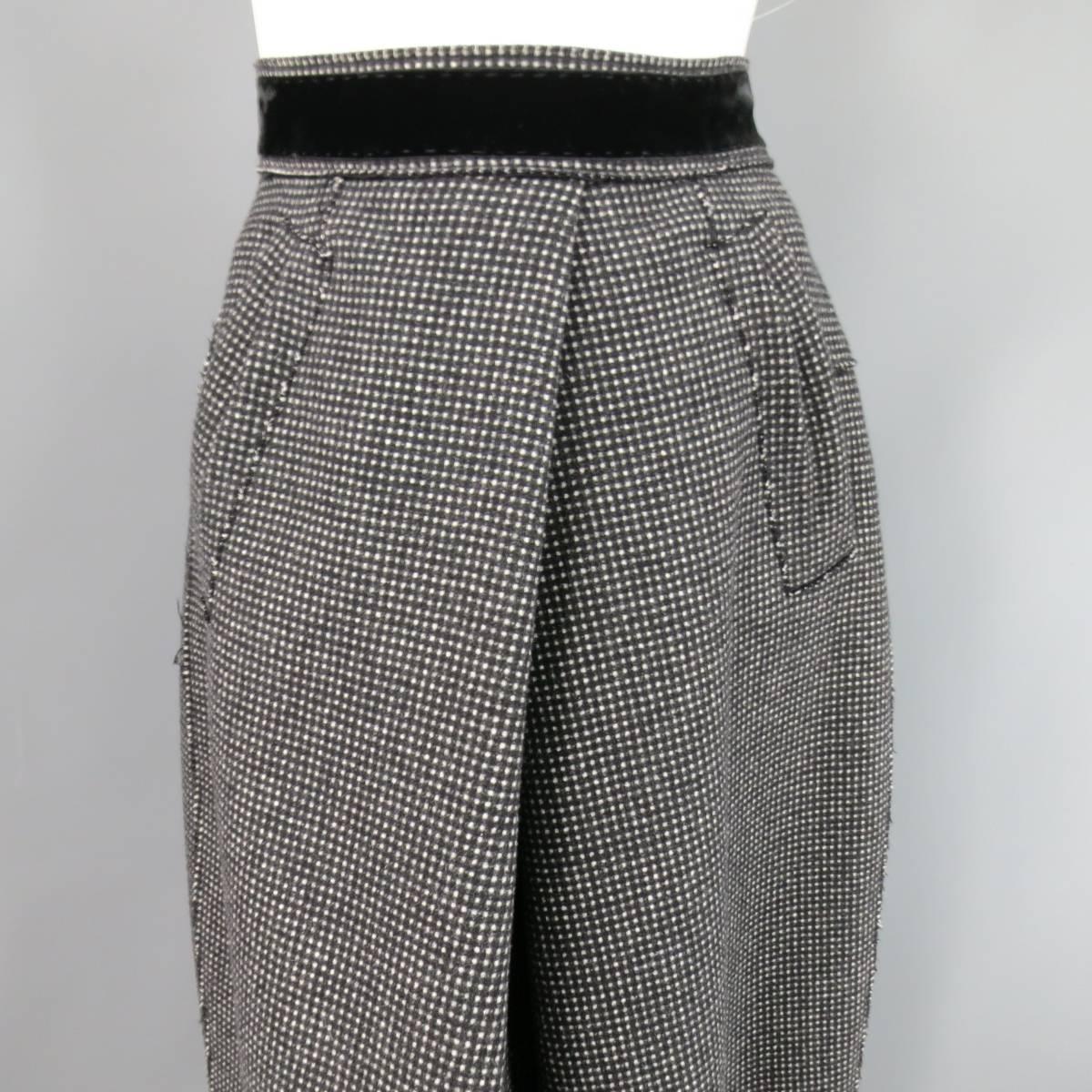 Stunning winter skirt by MARC JACOBS. A midi length A-line style in a heavy dotted gray wool, featuring a black velvet waistband, single front pleat, and raw edge finish. Made in the USA.
 
Excellent Pre-Owned Condition.
 
Measurements:
