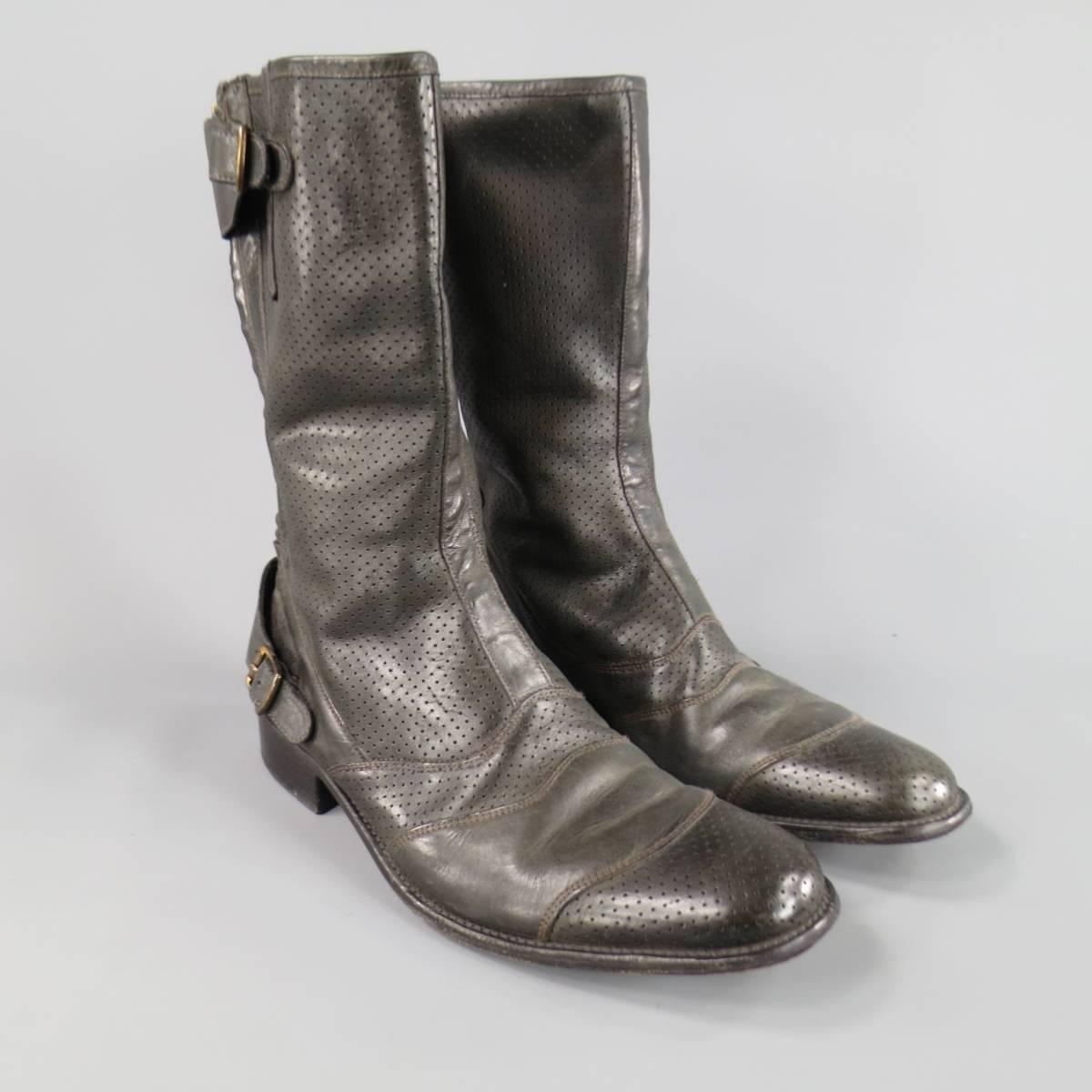 Edgy BELSTAFF ROADMASTER biker boots come in a soft black perforated leather with a toe cap, low heel, back zip closure, and back harness pieces with gold tone buckles. Made in Italy.
 
Good Pre-Owned Condition.
Marked: IT 45
 
Outsole: 12.75